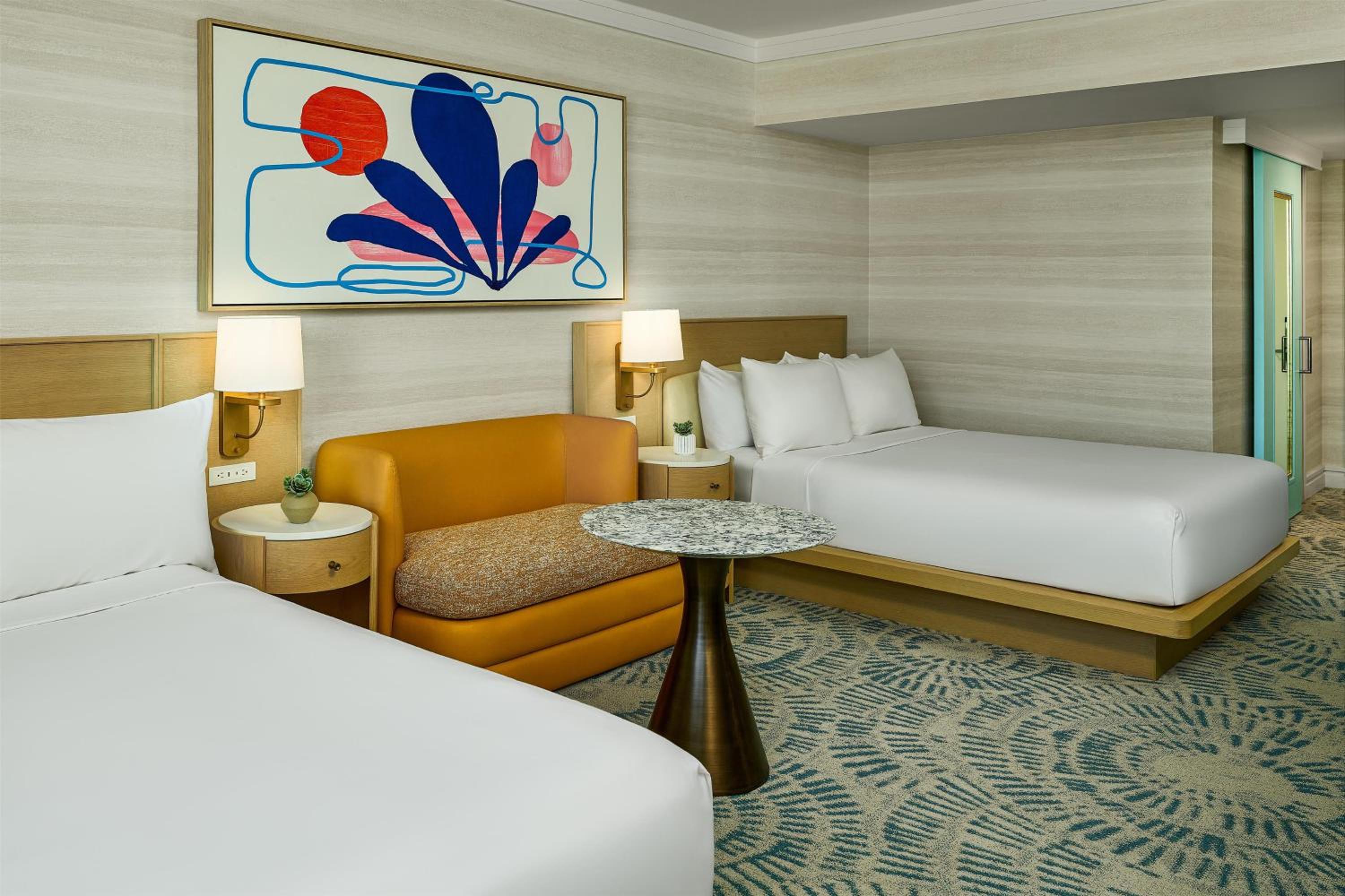 Deluxe Queen Room with Two Queen Beds - Photo 5