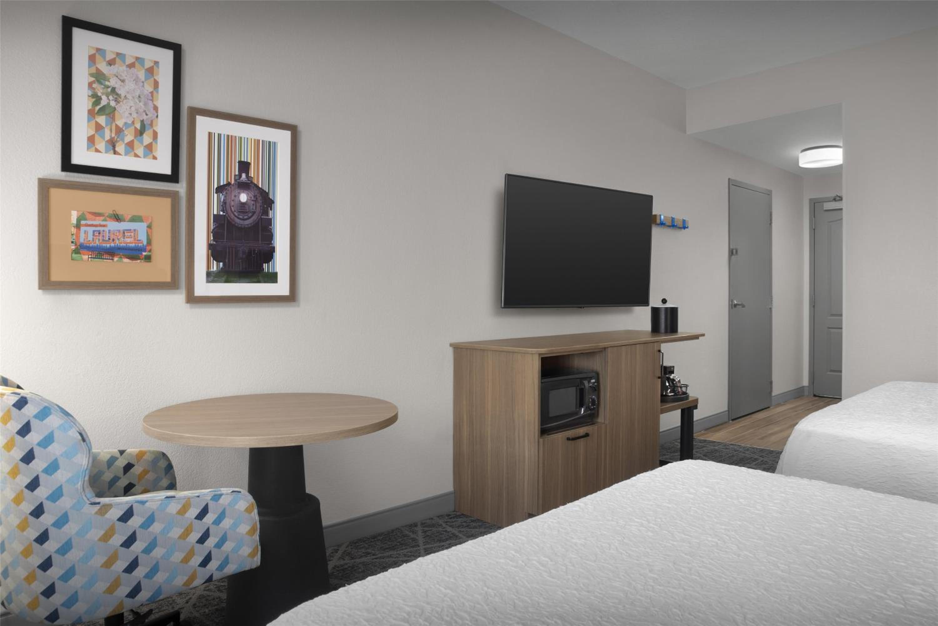 Room with Two Queen Beds - Non-Smoking - Photo 2