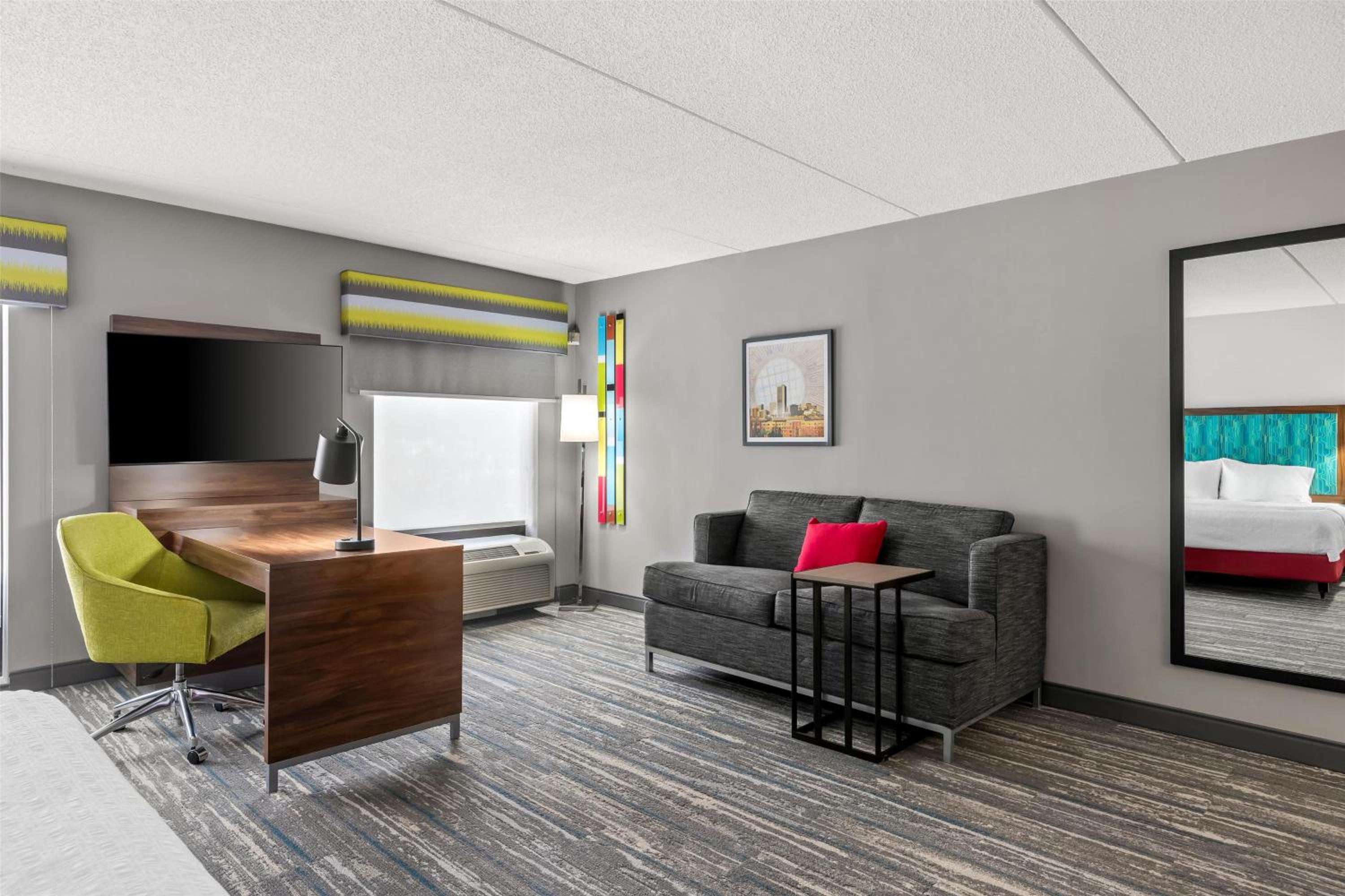 King Suite - Disability Access/Non-Smoking - Photo 2