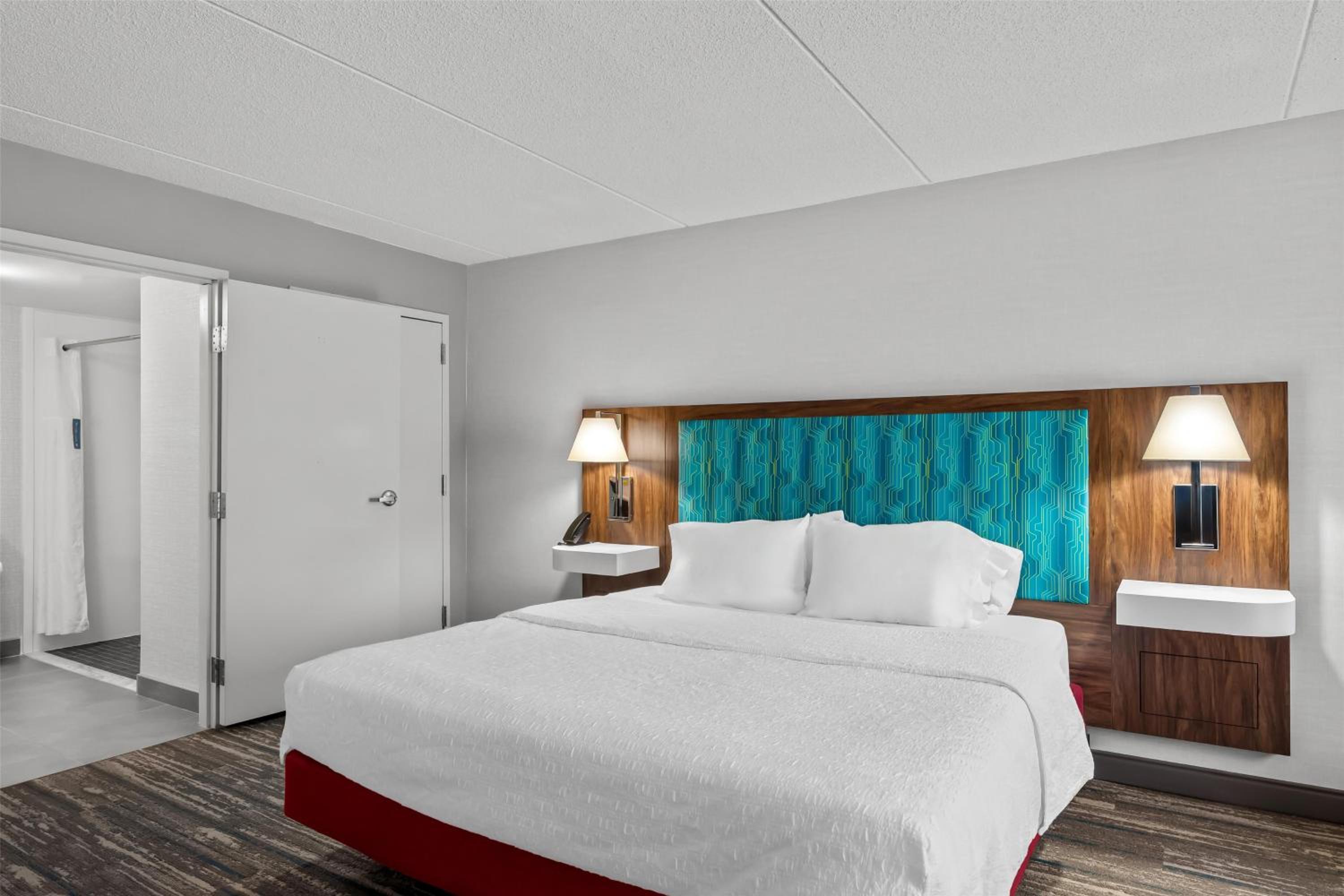King Suite - Disability Access/Non-Smoking - Photo 3
