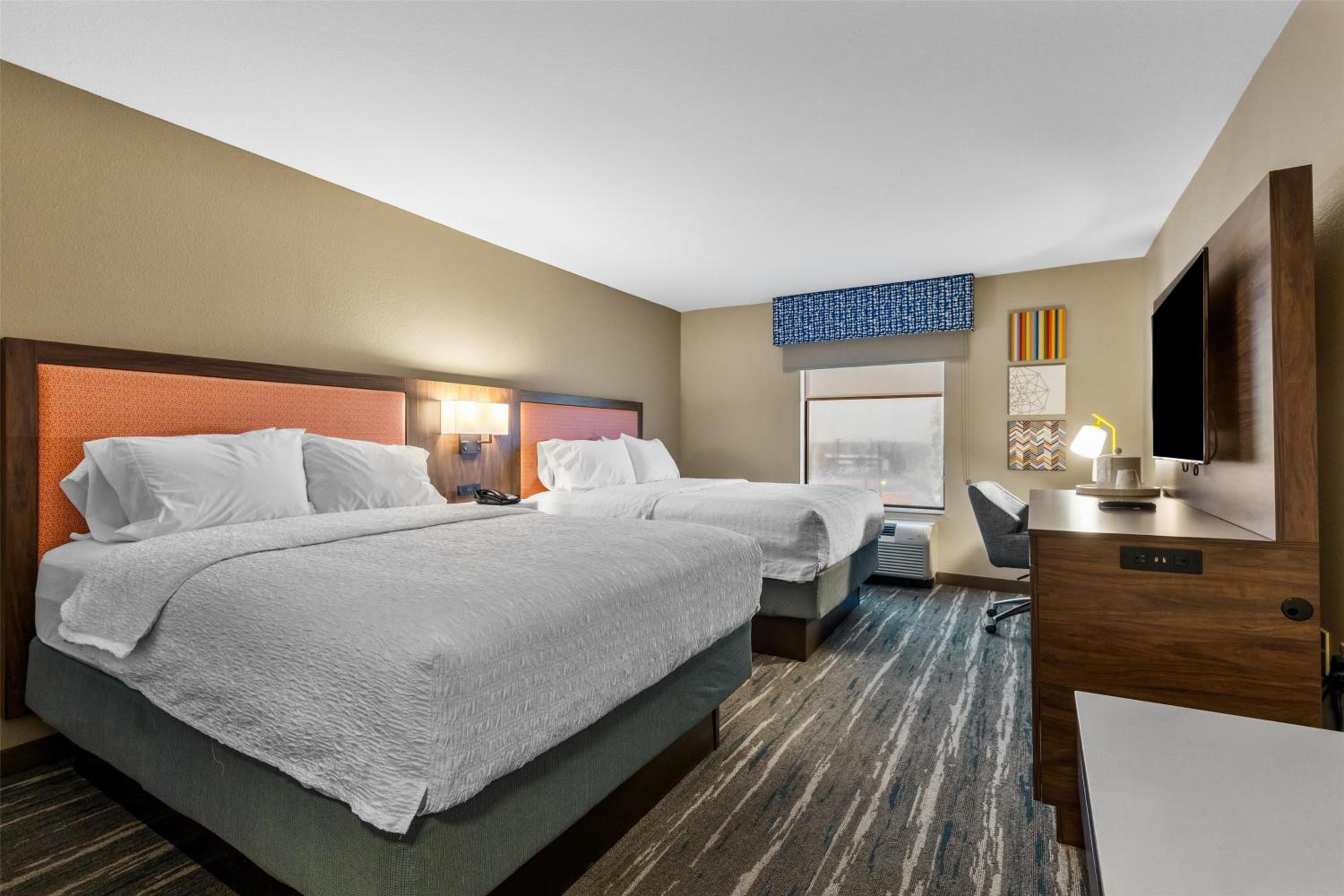Queen Room with Two Queen Beds (4 Adults) photo 1