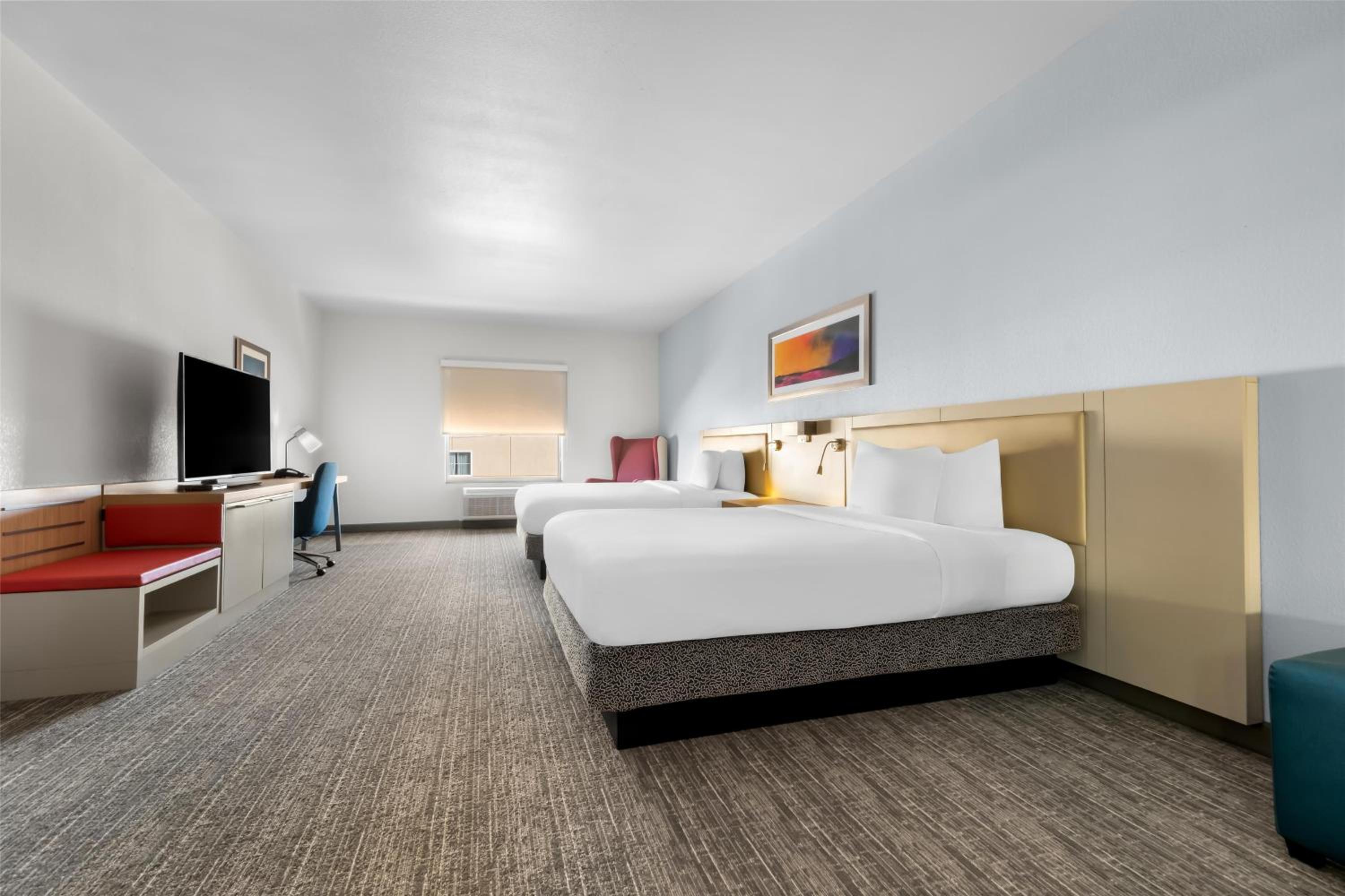 One-Bedroom Queen Suite - Hearing Accessible - Photo 1