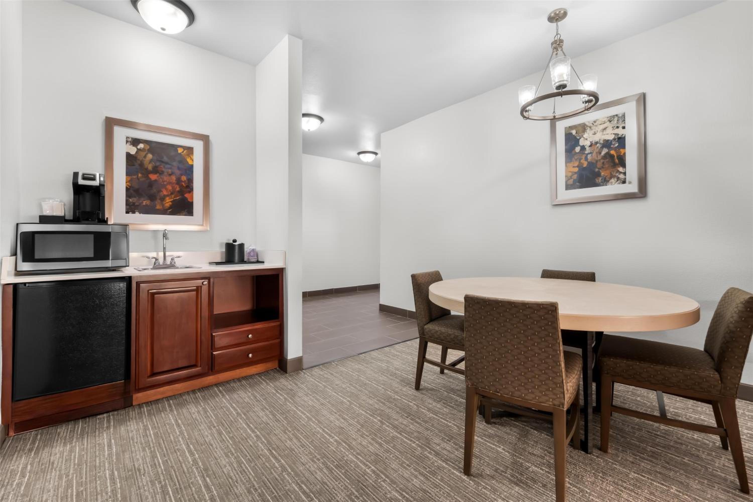 One-Bedroom Queen Suite - Hearing Accessible - Photo 6