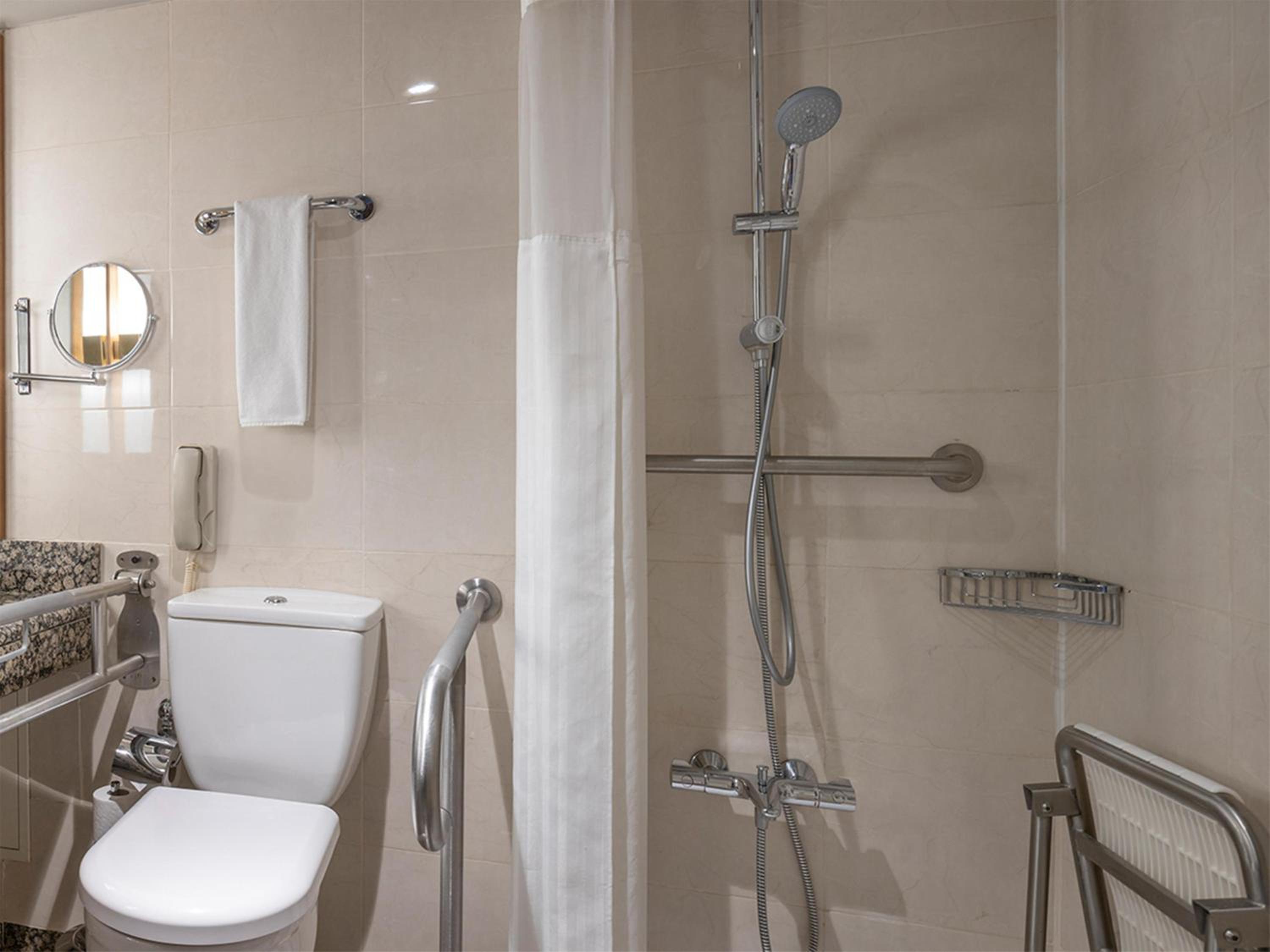 King Room - Mobility Accessible