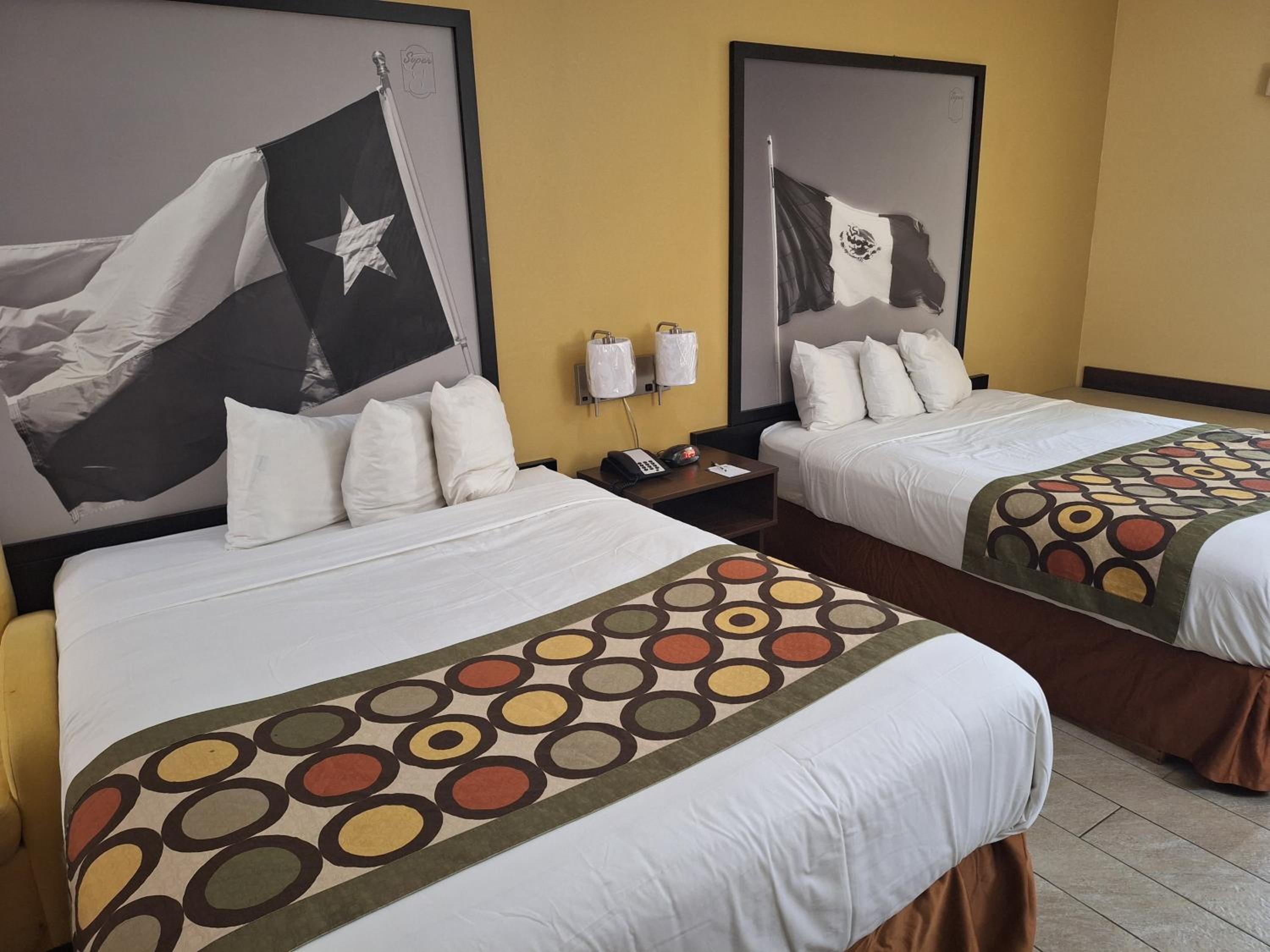 Queen Room with Two Queen Beds with Sofa Bed and Roll-In Shower - Mobility Accessible/Non-Smoking - Photo 2