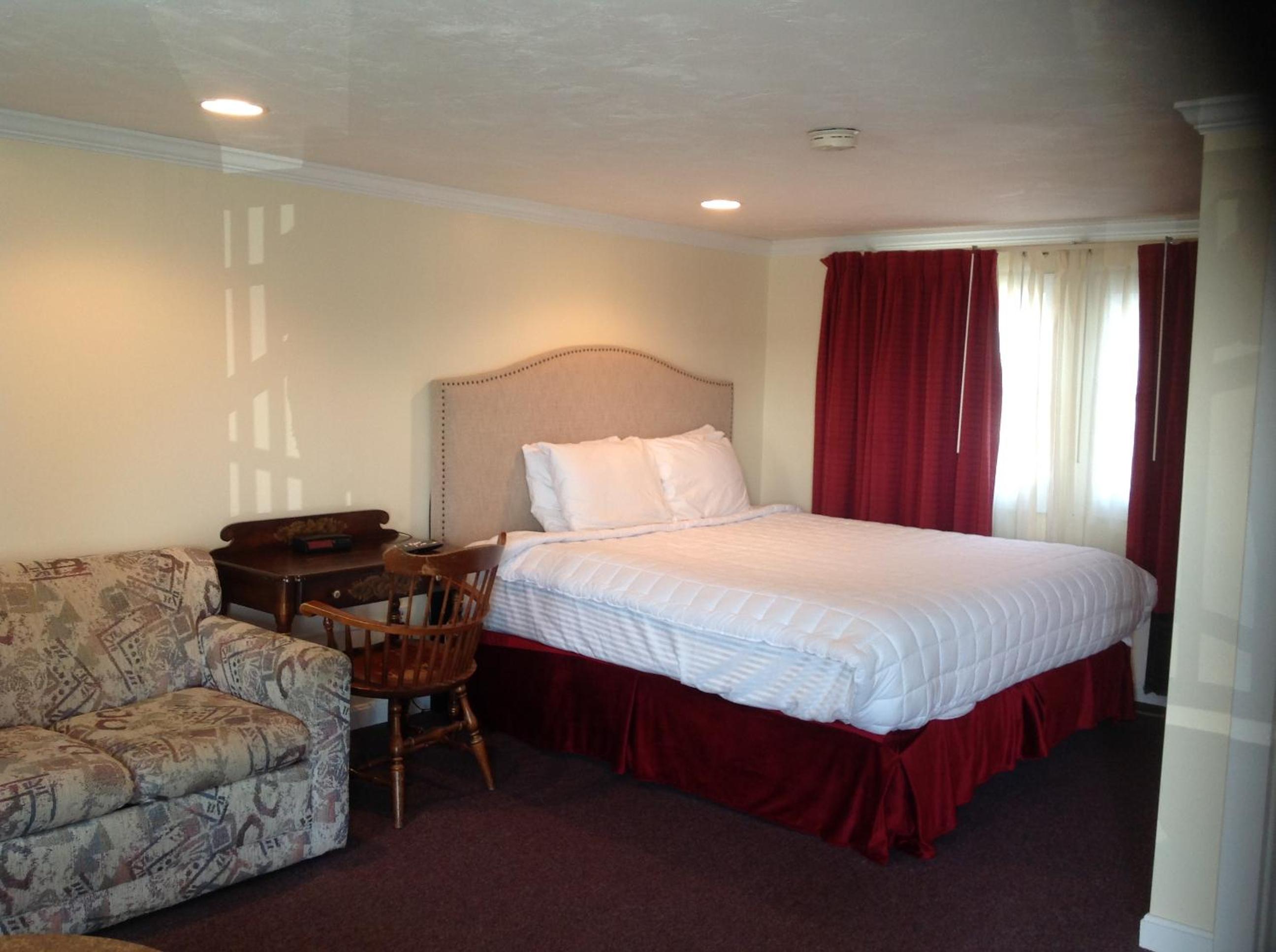 Queen Room photo 1