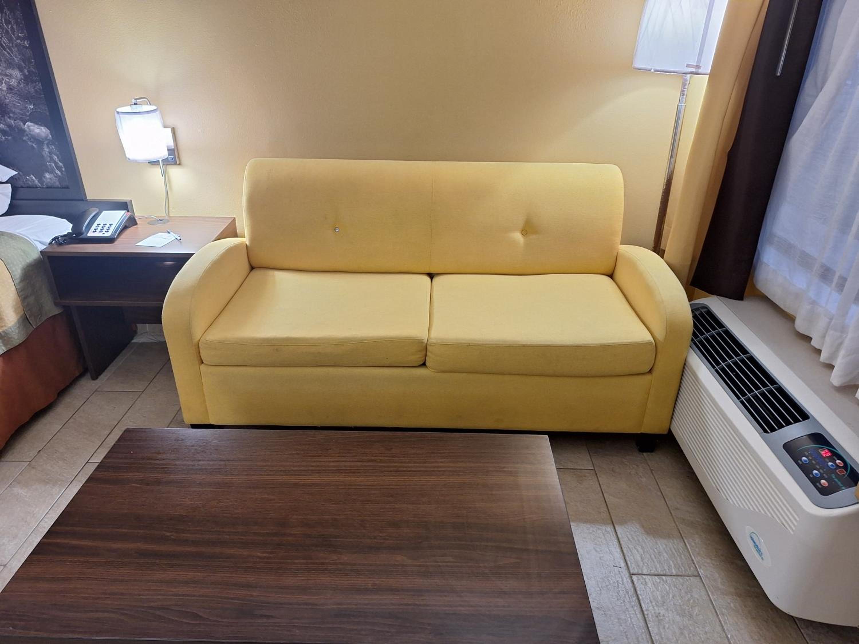King Suite with Bath Tub - Mobility Accessible/Non-Smoking - Photo 5