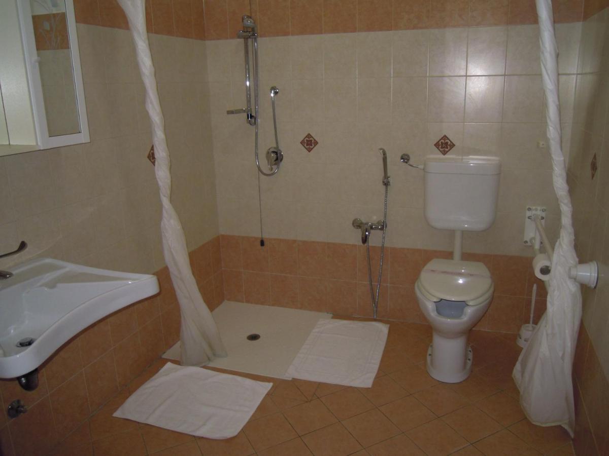 Double or Twin Room photo 3
