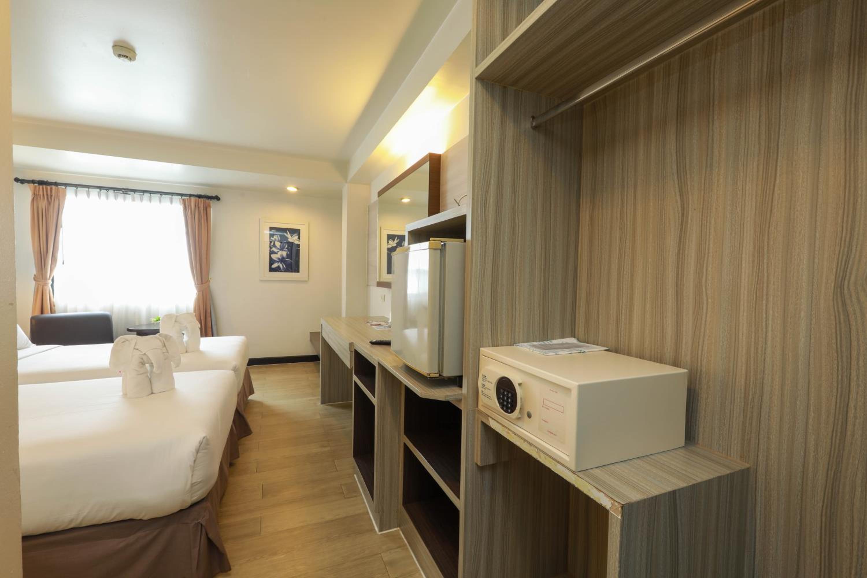 Standard Twin Room - Photo 4