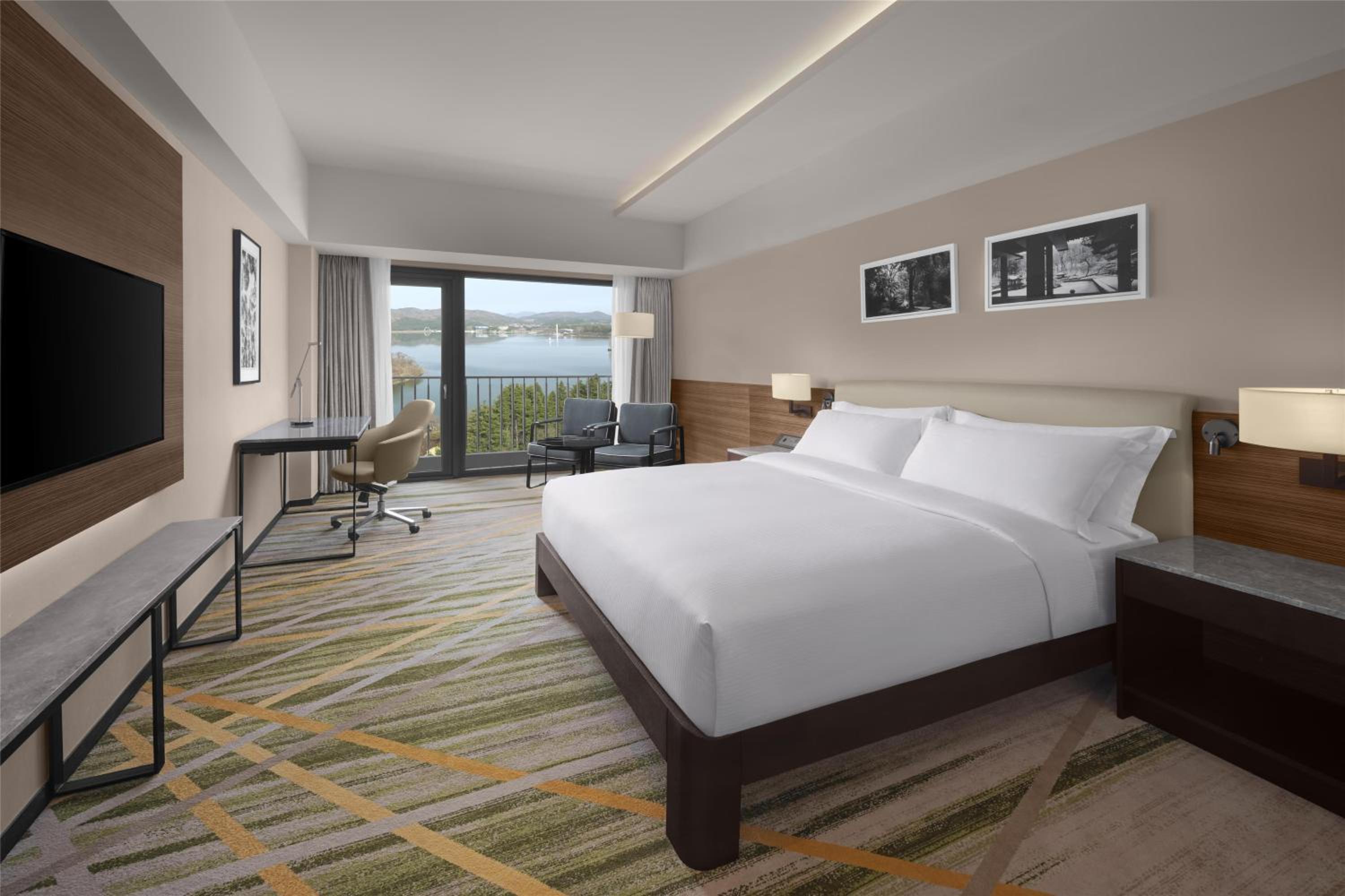 Premium King Room - Photo 1