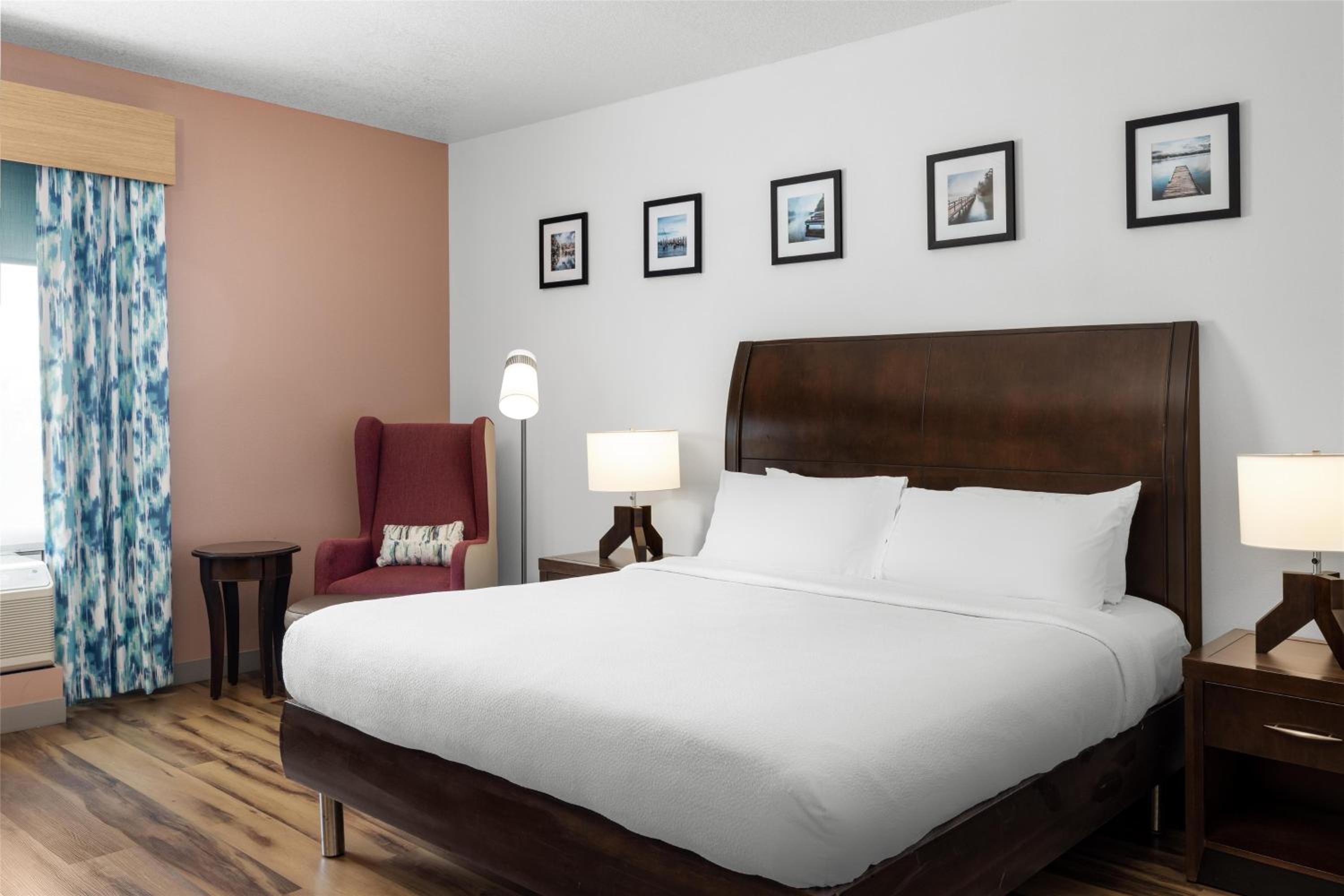 King Room - Hearing Access - Photo 1
