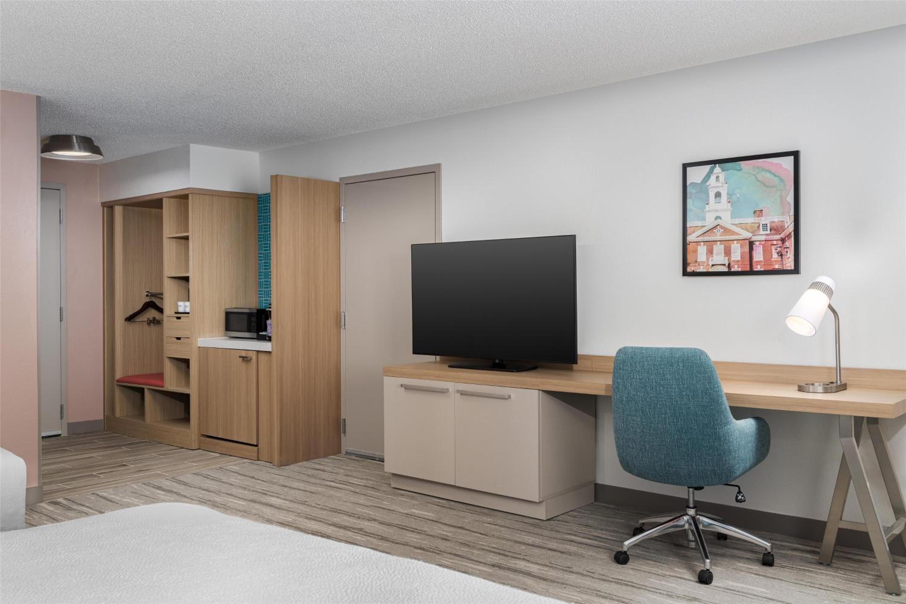 Queen Room with Two Queen Beds and Accessible Tub - Mobility Access - Photo 3