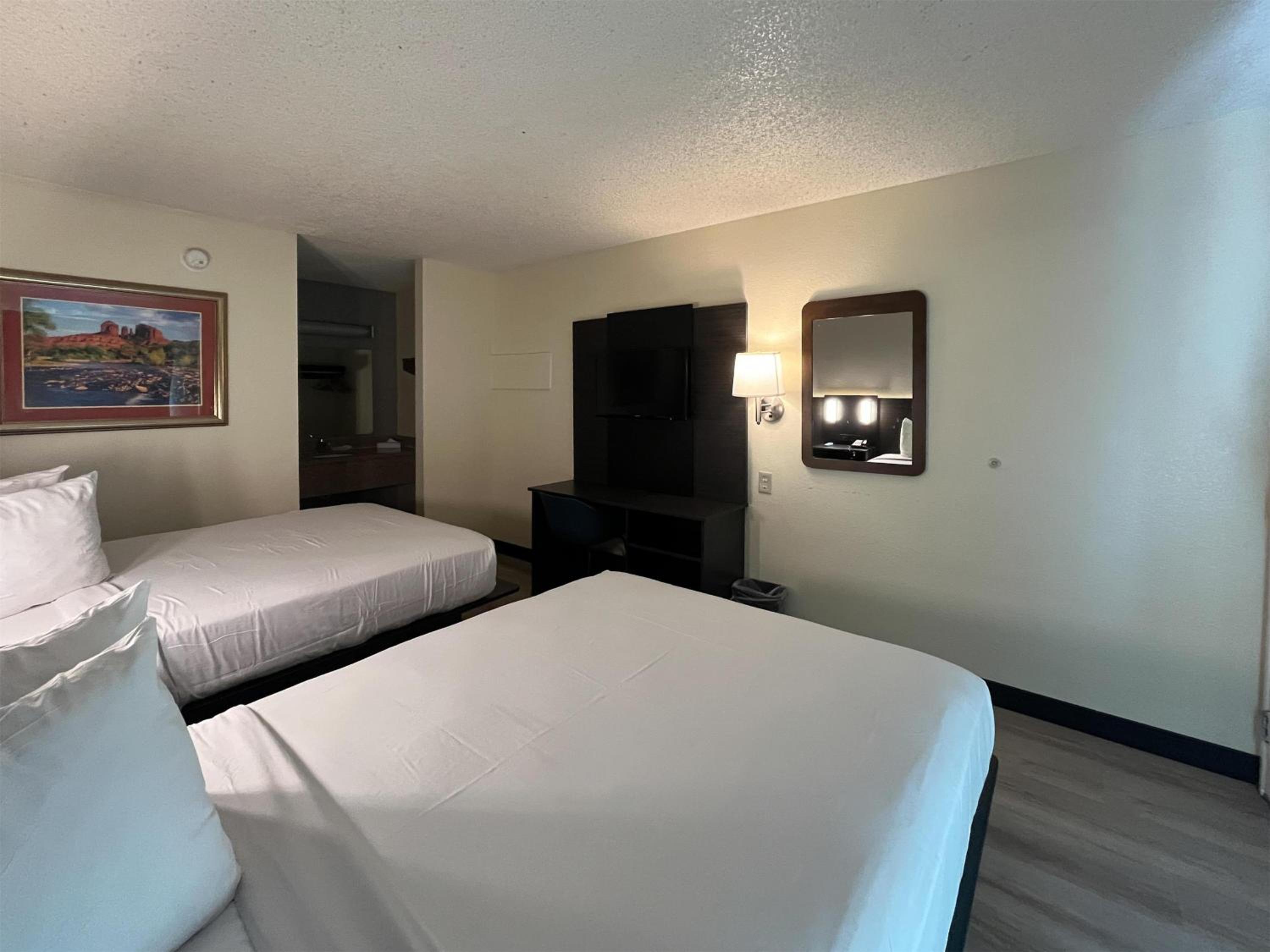 Quadruple Room - Smoking photo 1