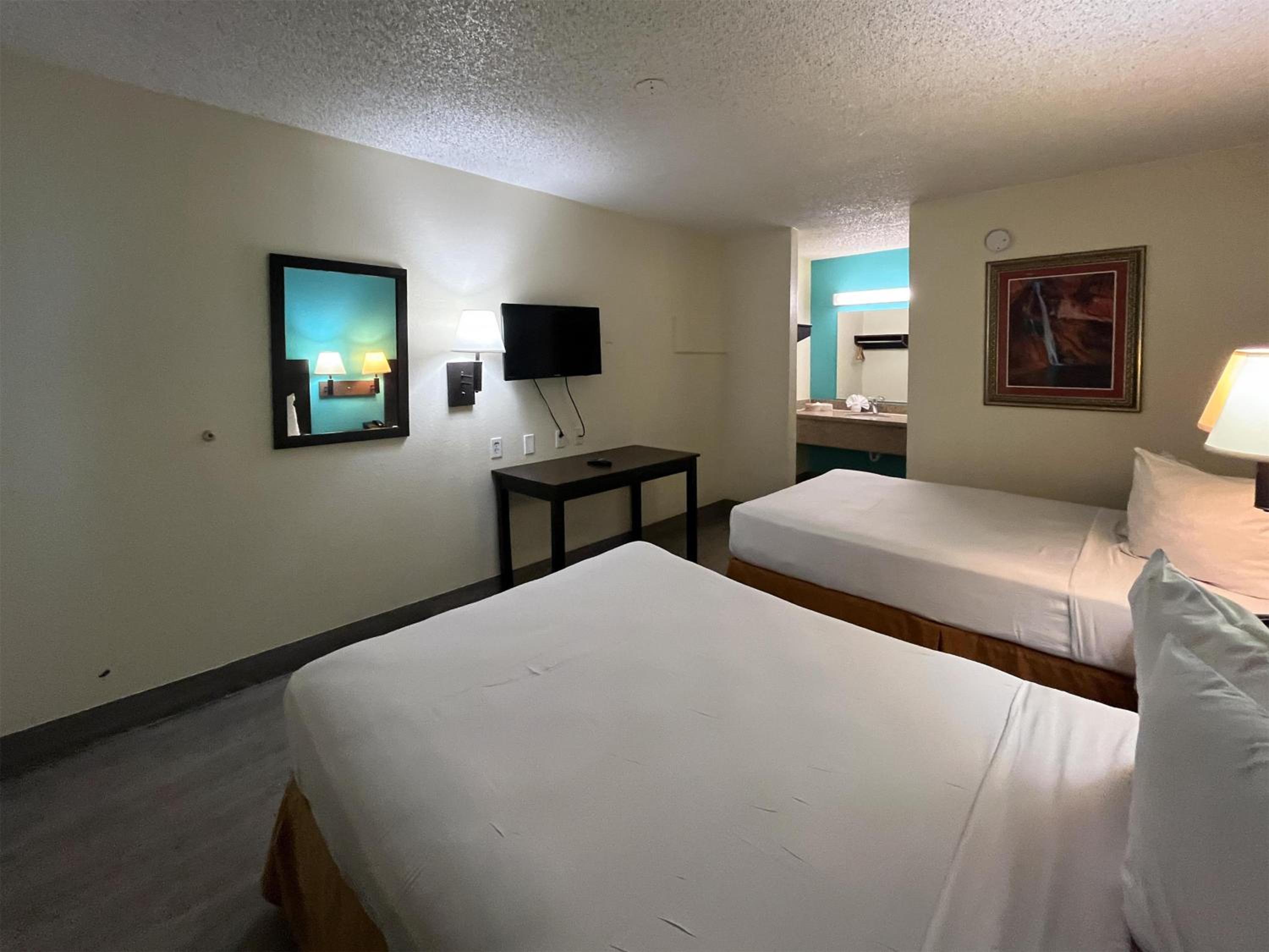 Quadruple Room - Non-Smoking photo 3