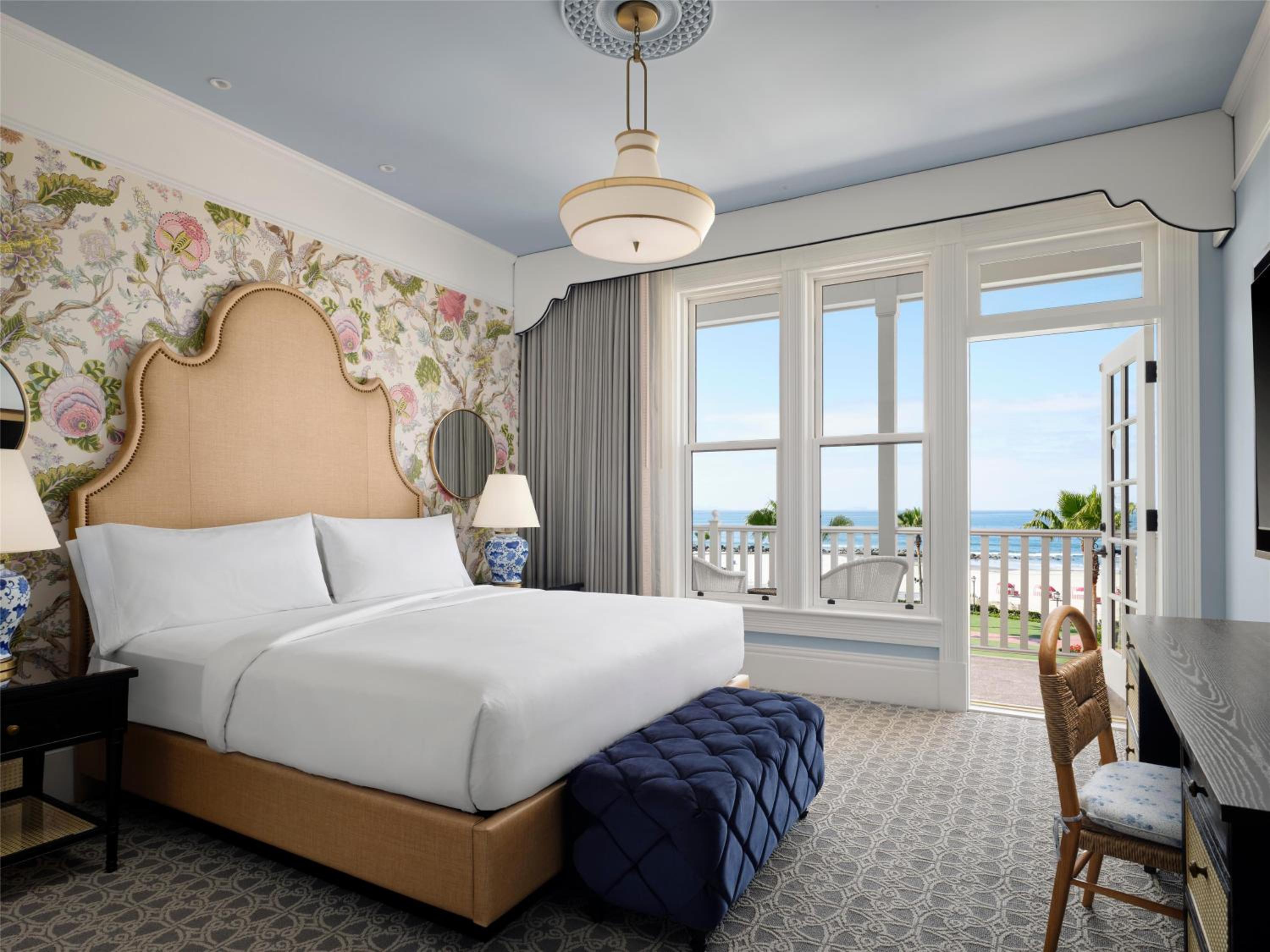 Victorian King Room with Club Access - Oceanfront