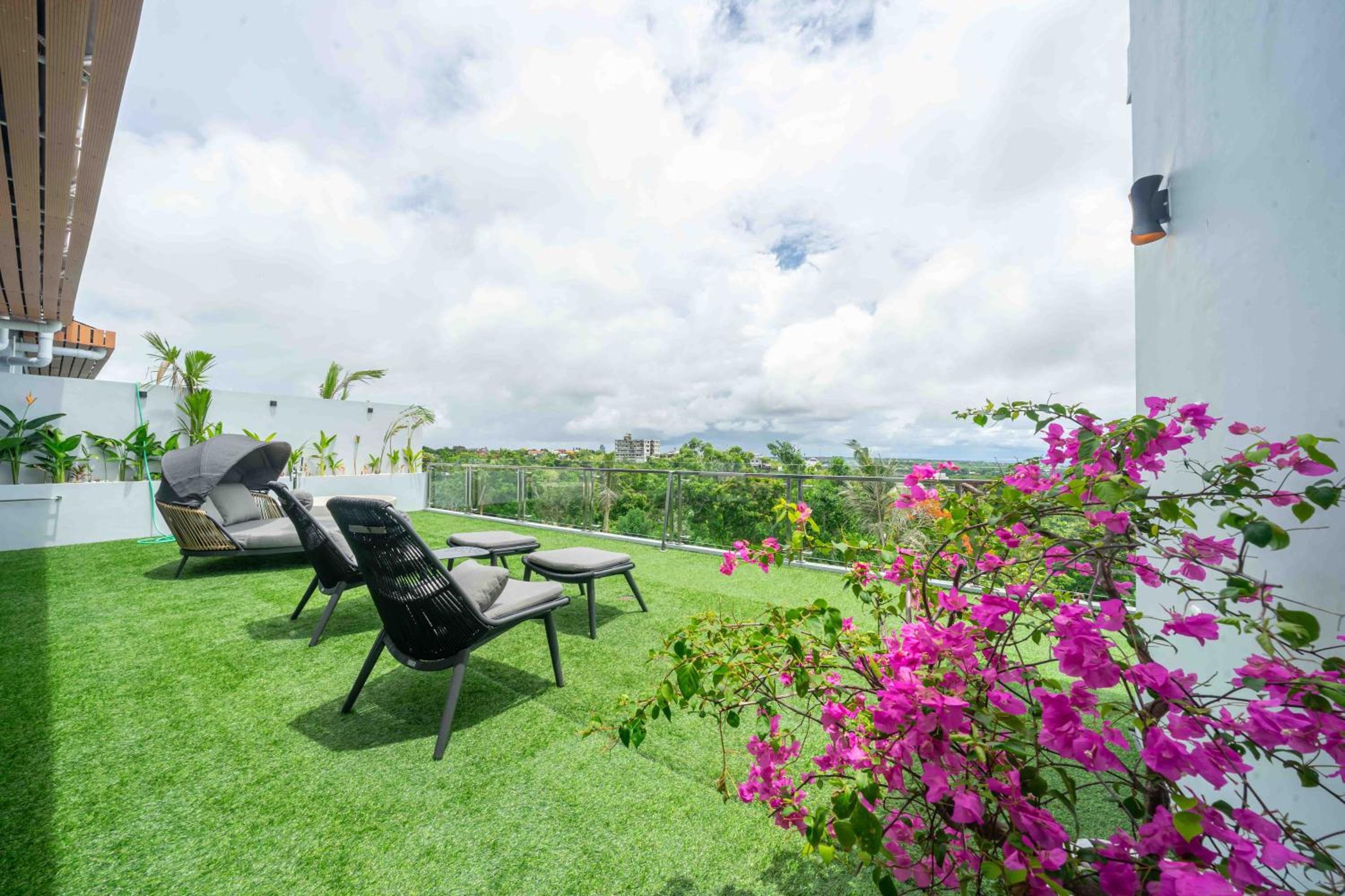 Royal Ocean View Suite with Free Daily Afternoon Tea photo 1