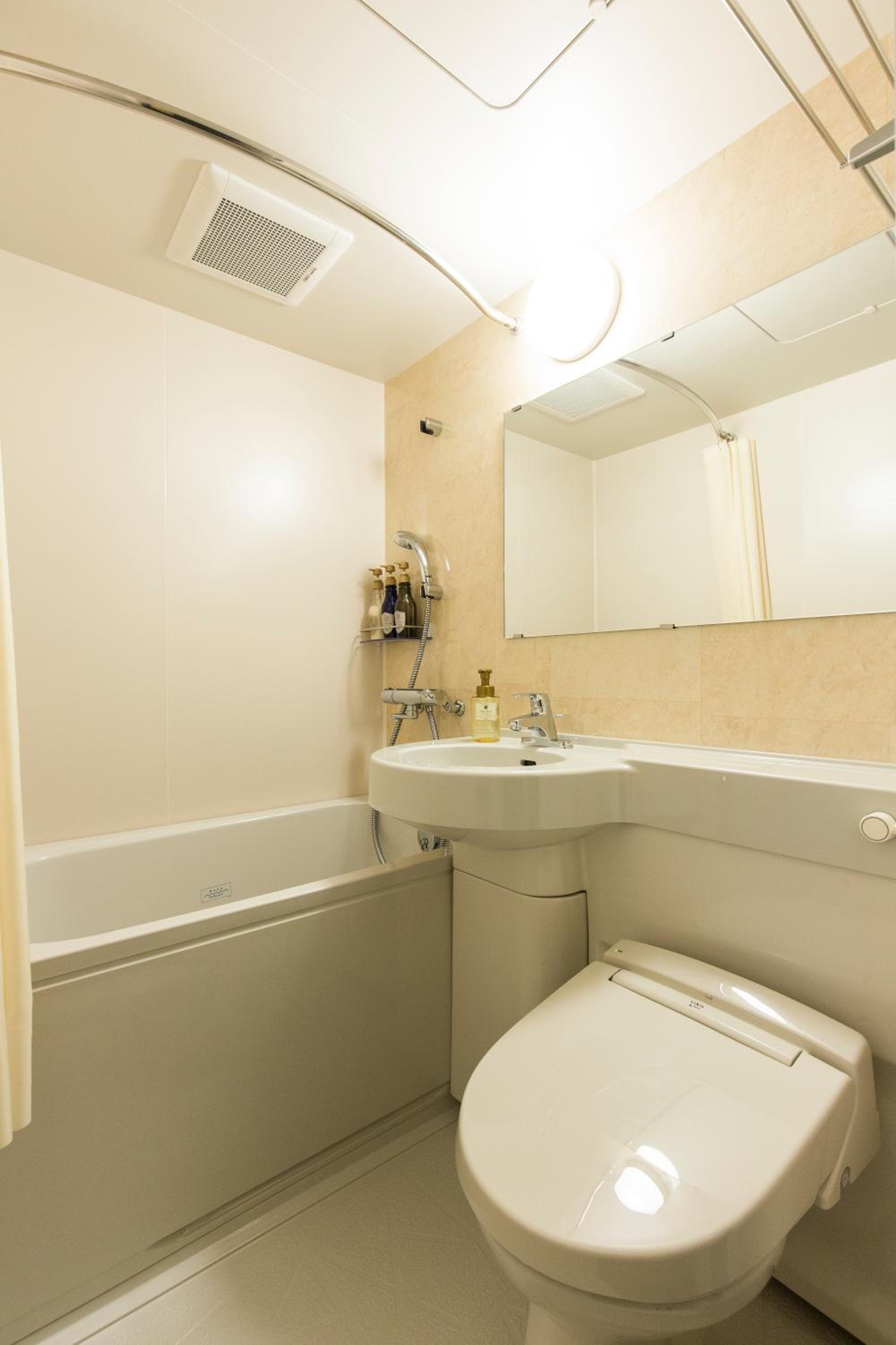 Standard Small Double Room with Small Double Bed - Non-Smoking - South Wing photo 2