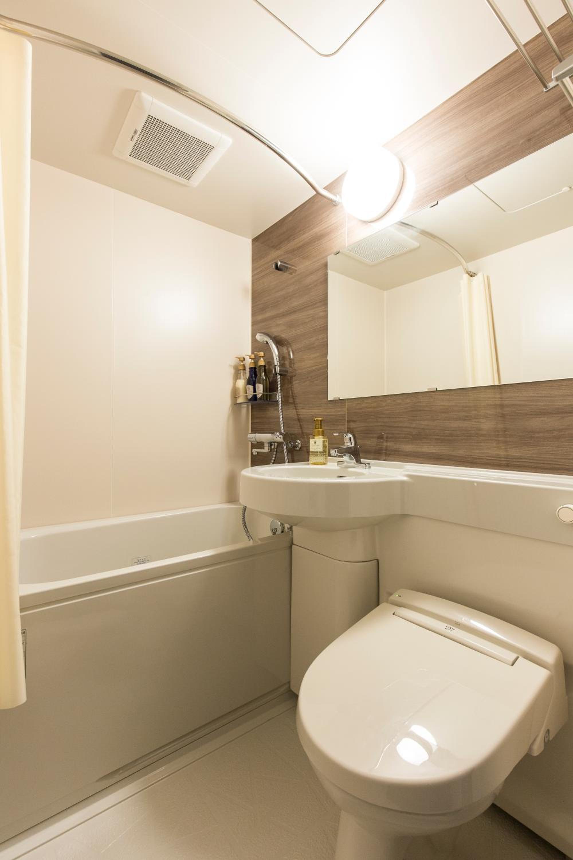 Standard Small Double Room with Small Double Bed - Non-Smoking - South Wing photo 3