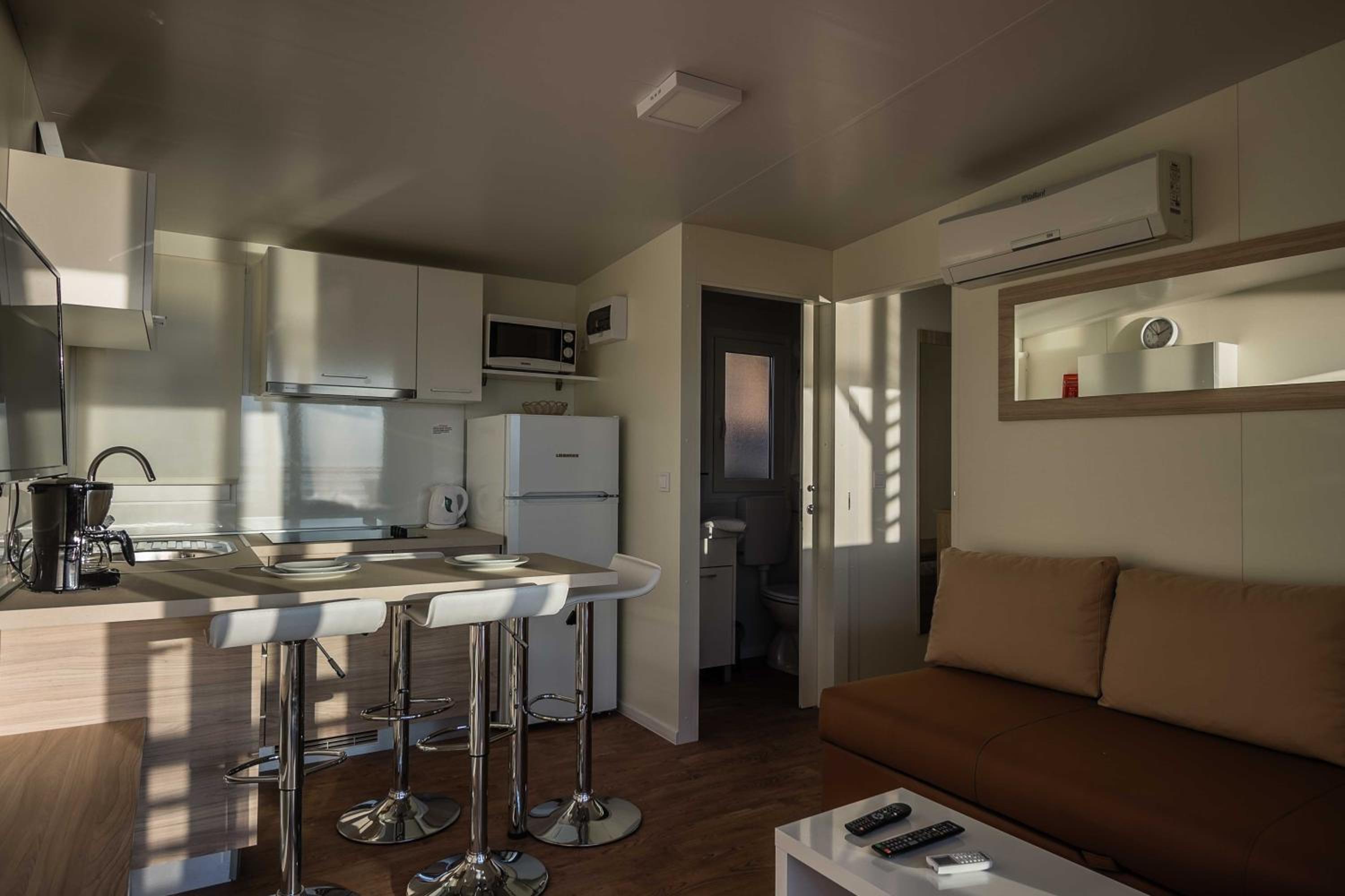 Comfort Two-Bedroom Mobile Home with Sea View