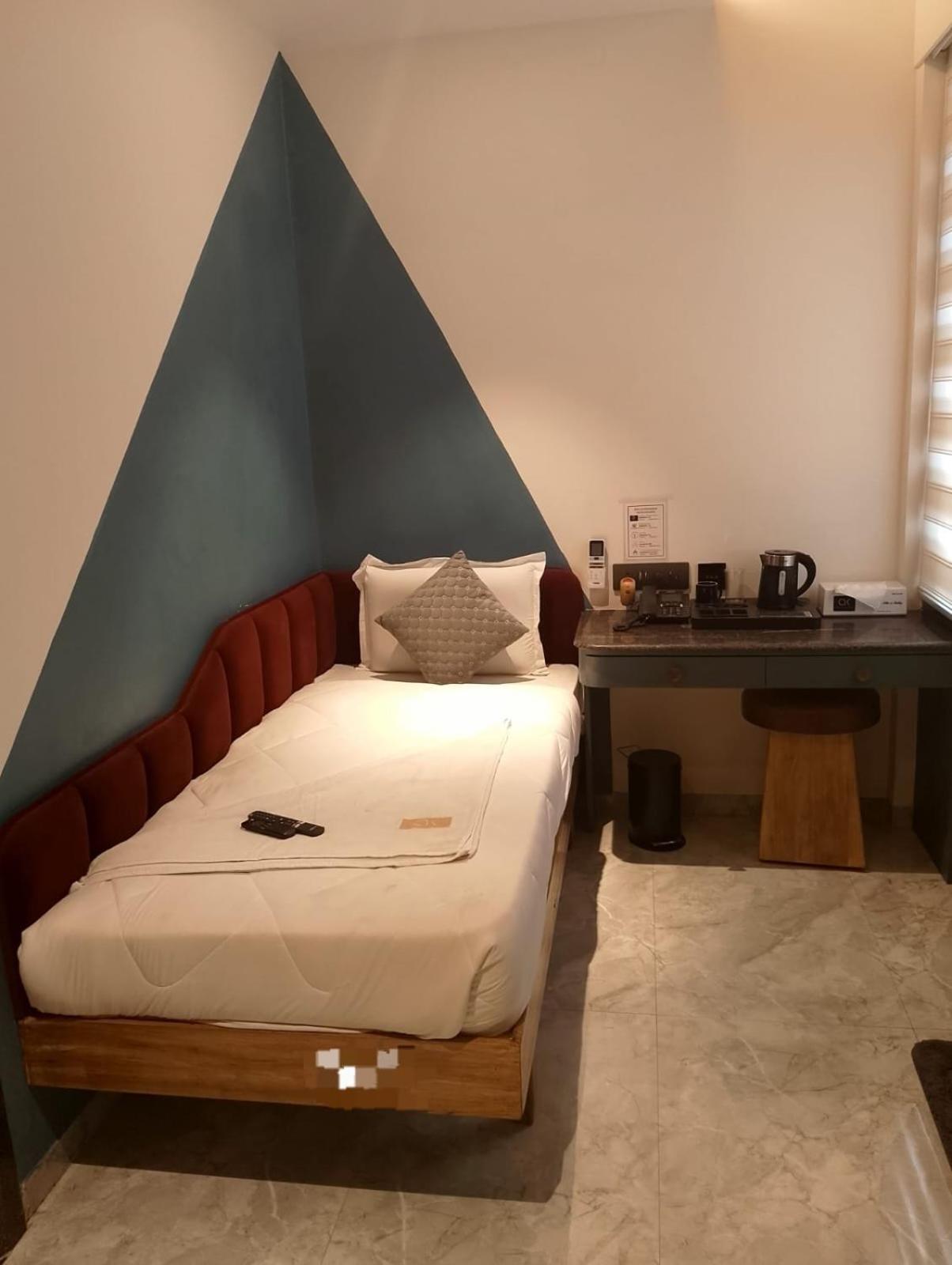 Deluxe Single Room