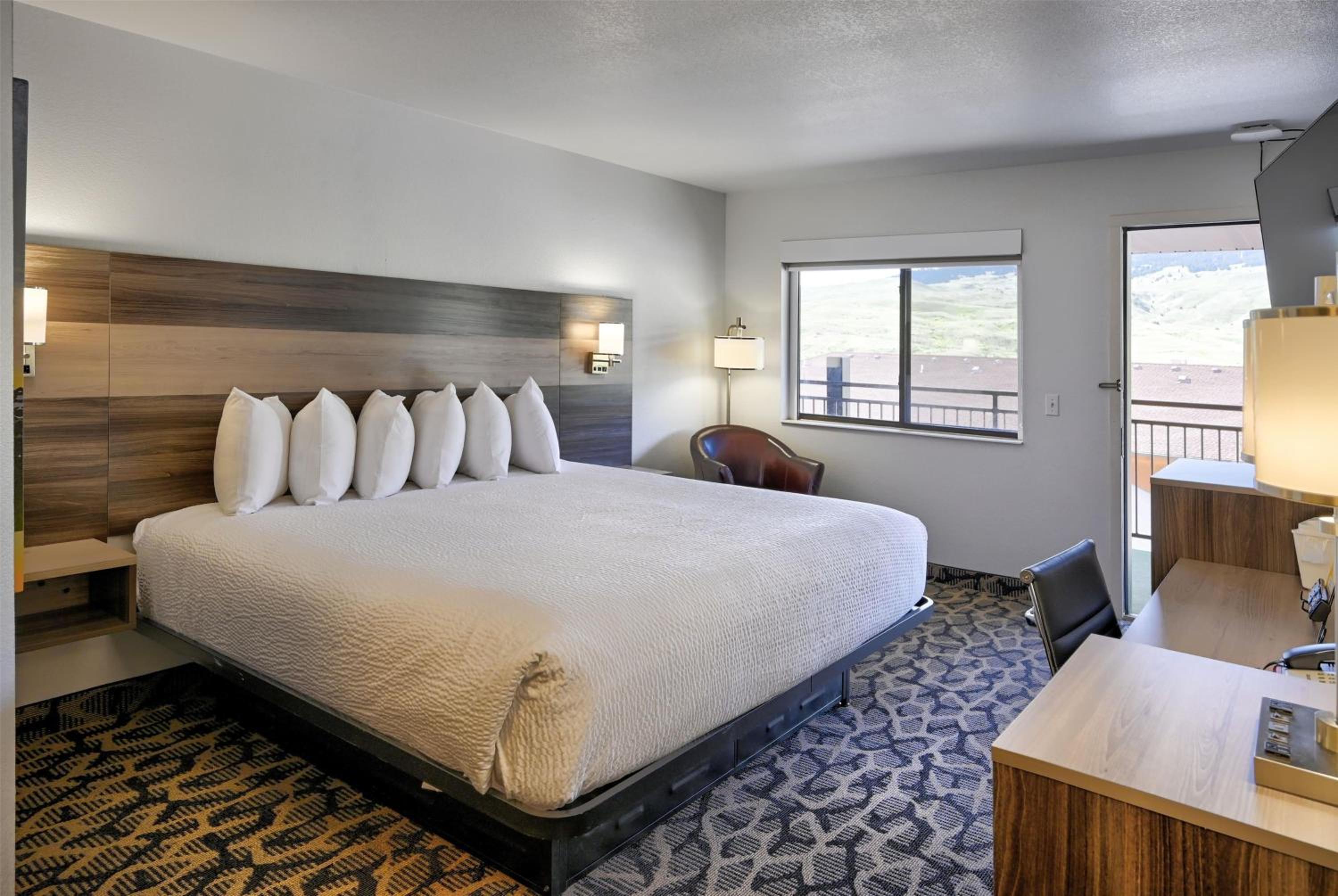 King Room with Mountain View - Non-Smoking - Photo 1
