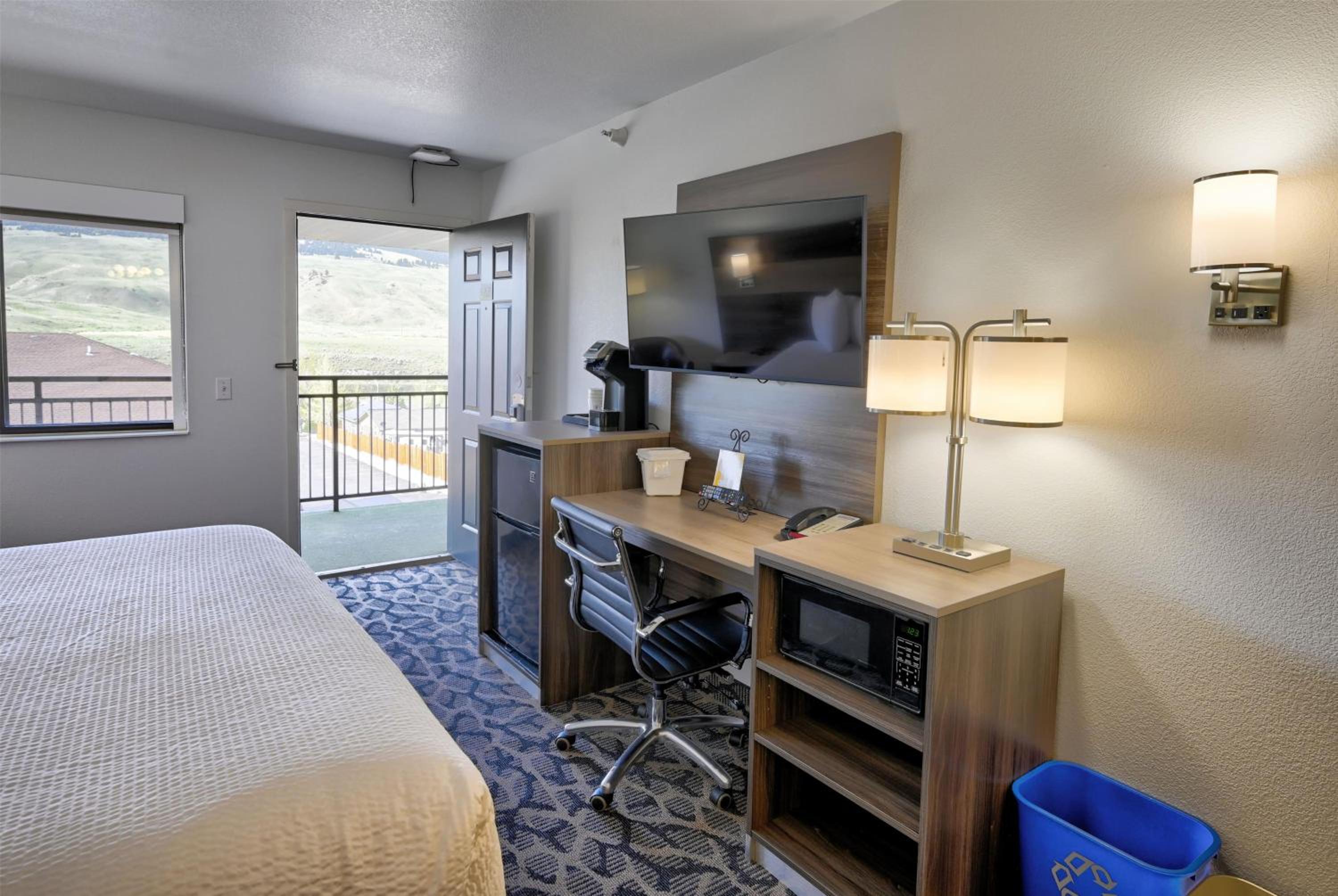 King Room with Mountain View - Non-Smoking - Photo 3