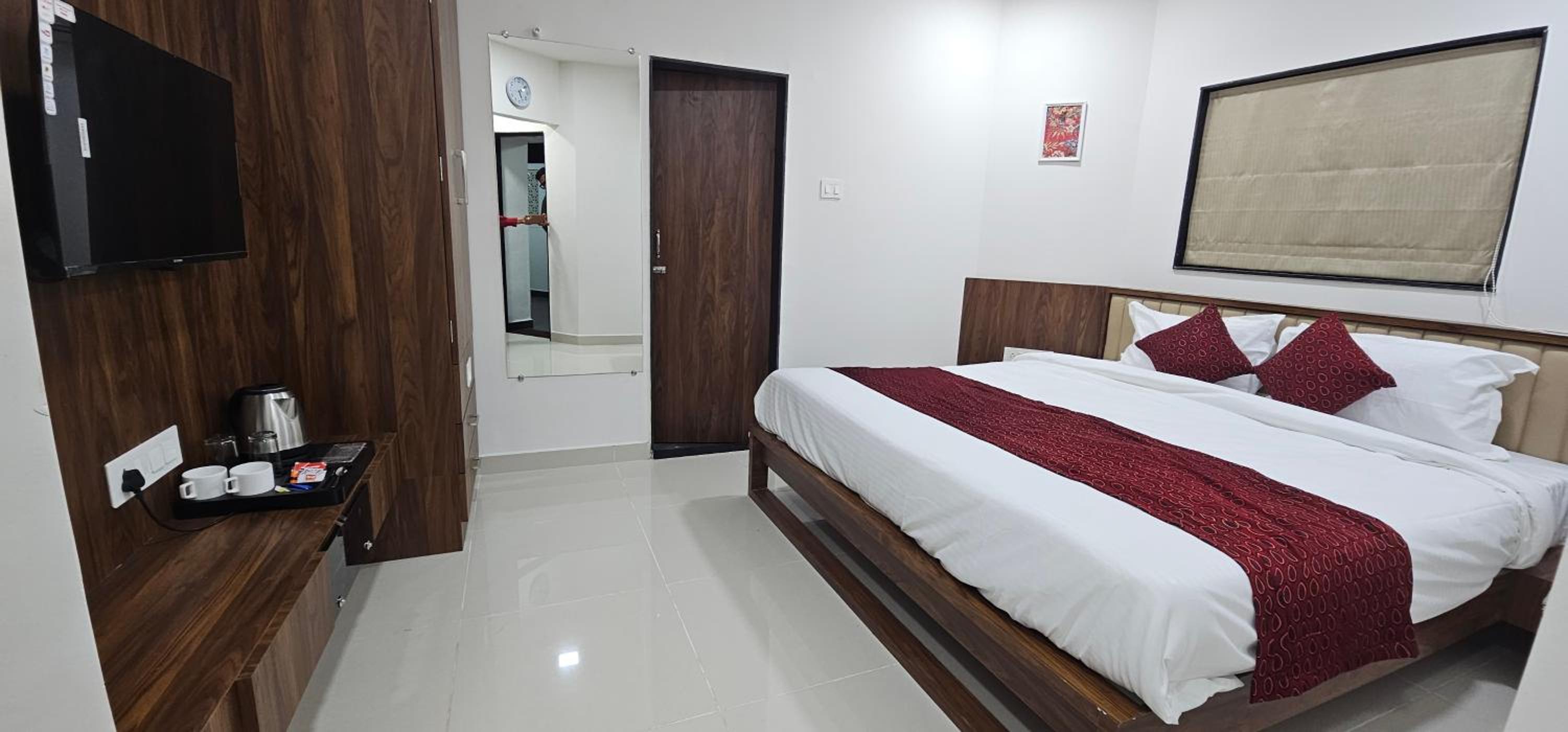Deluxe Room - Photo 3