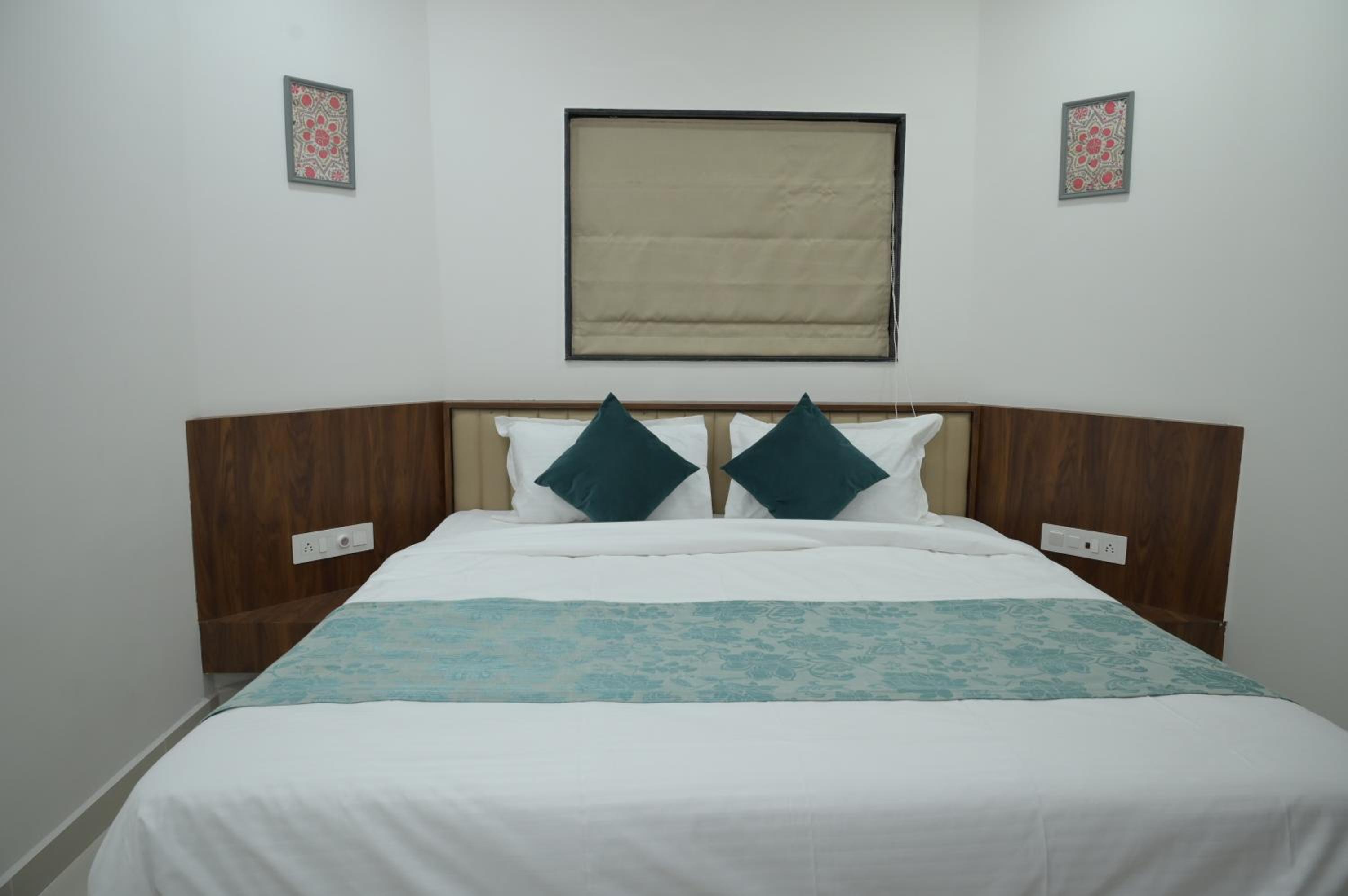 Deluxe Room - Photo 4