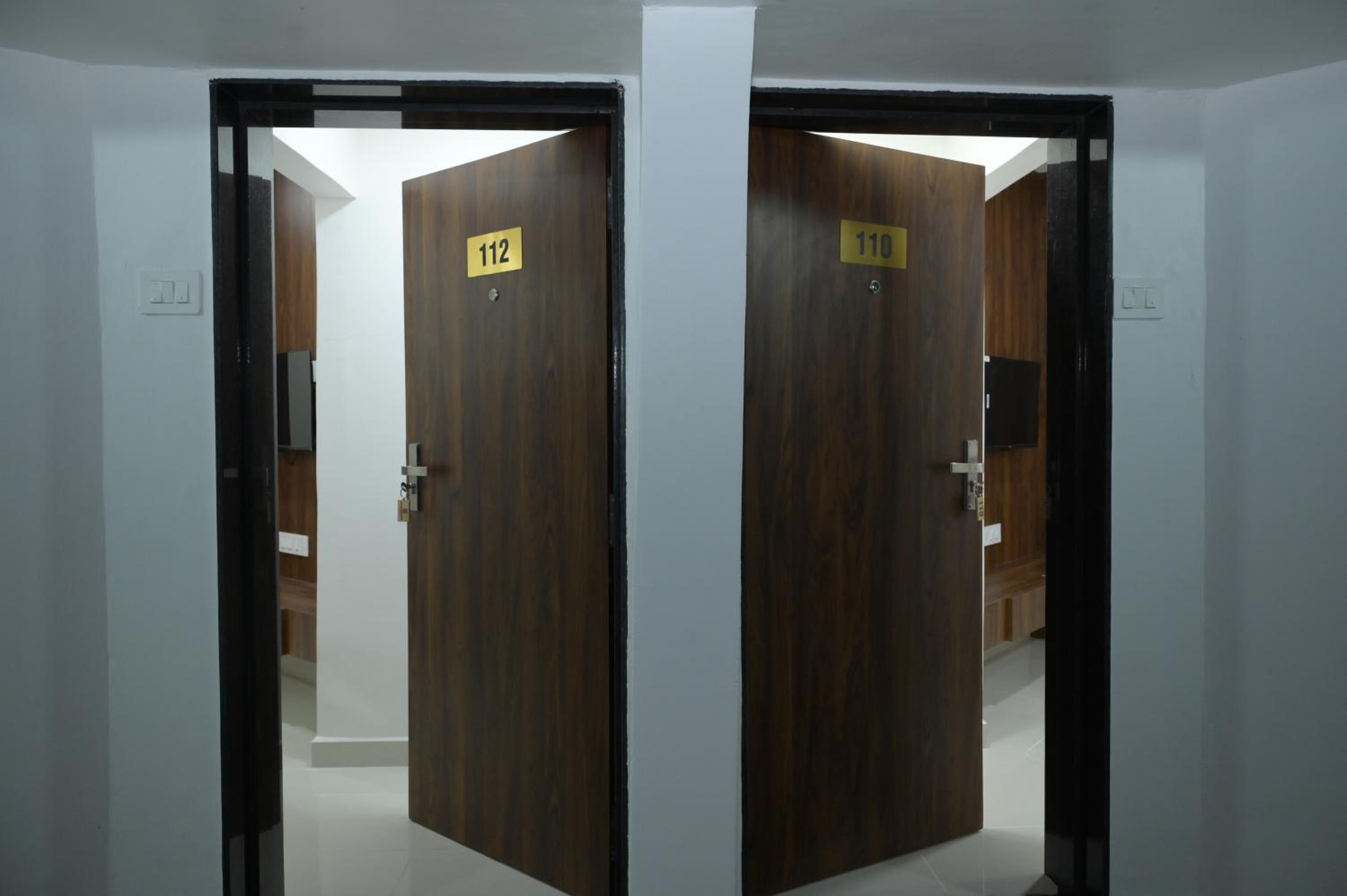 Deluxe Room - Photo 7