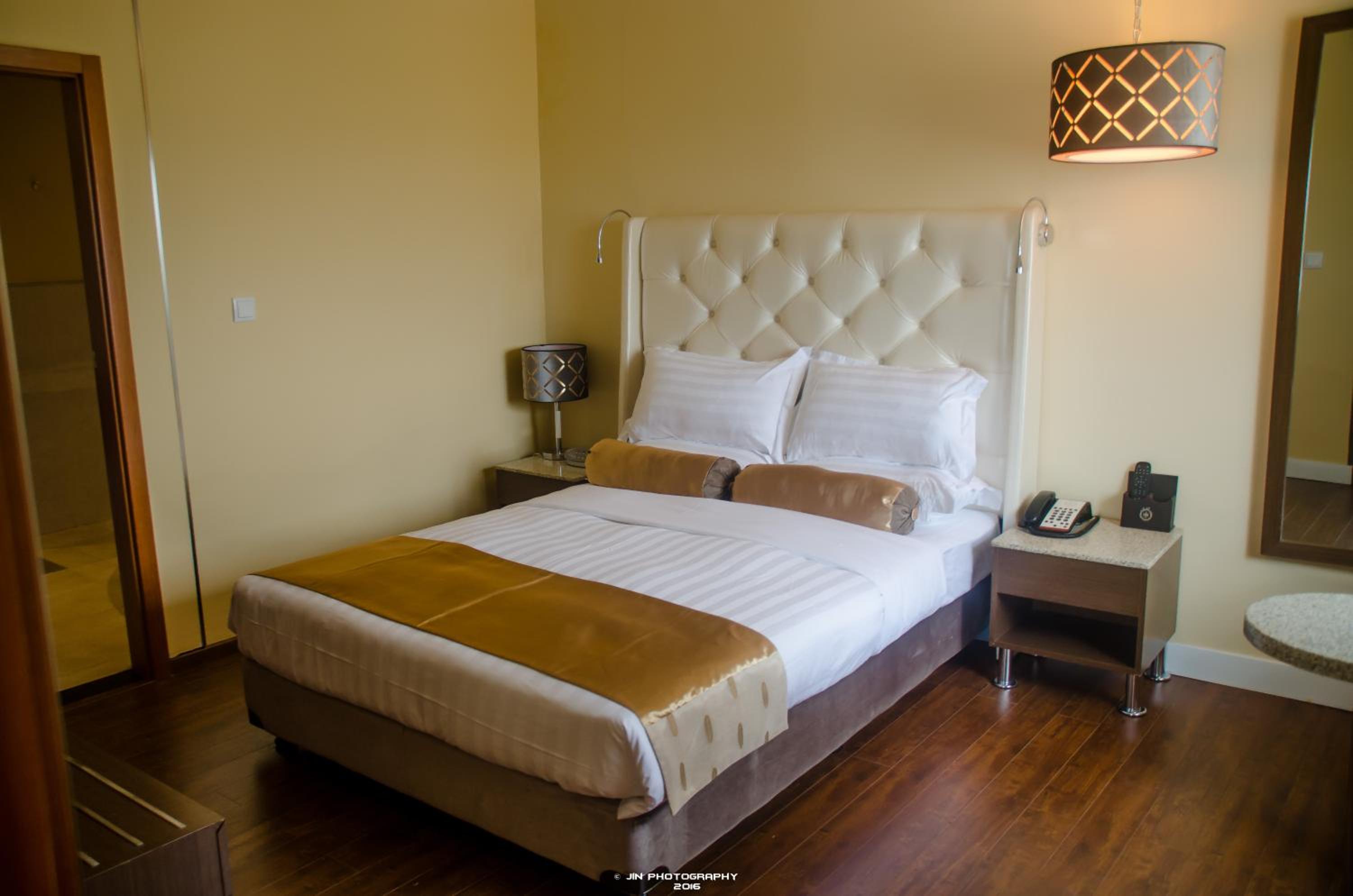 Deluxe Suite with Spa Bath