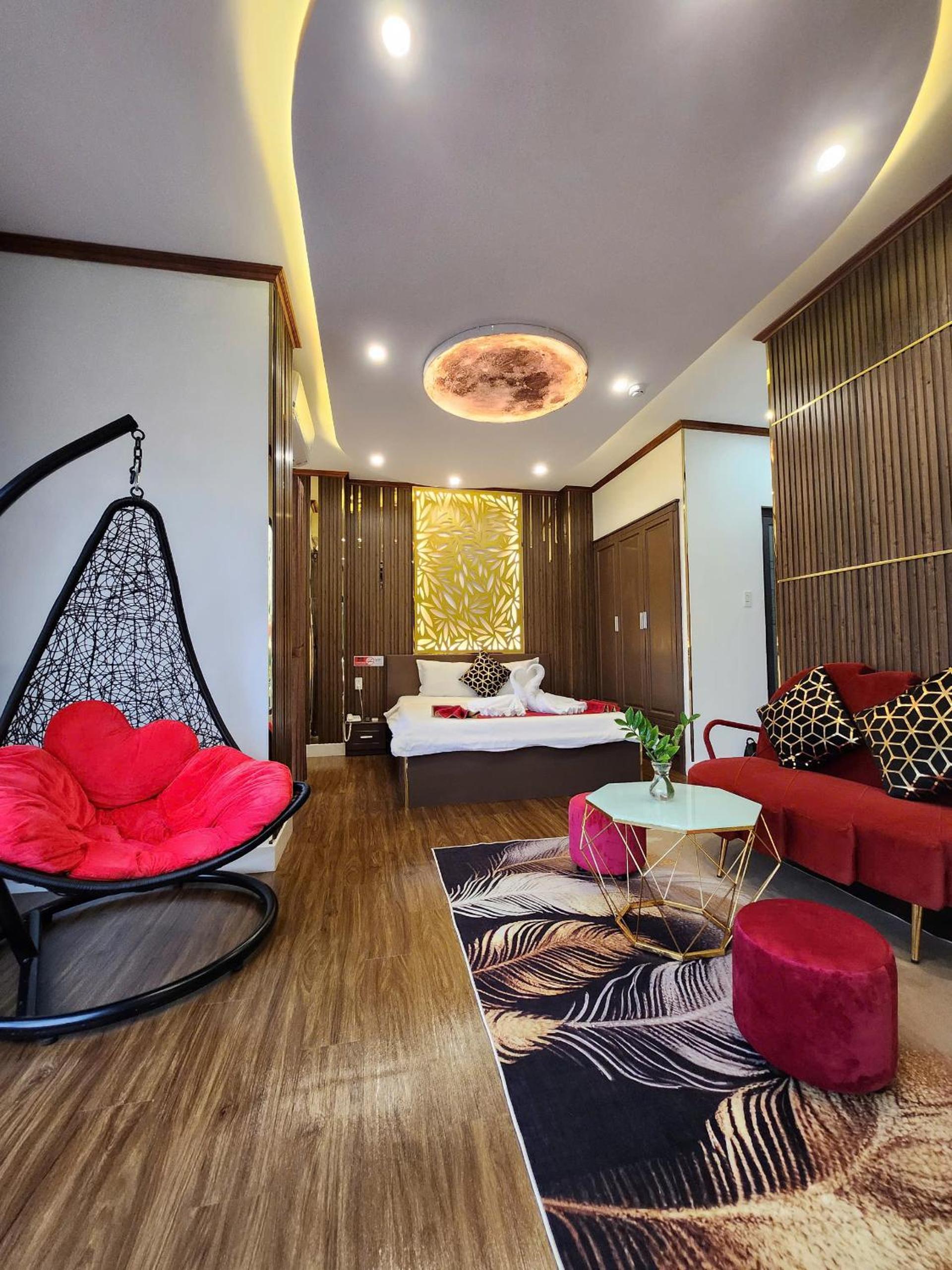 King Suite with Balcony photo 1