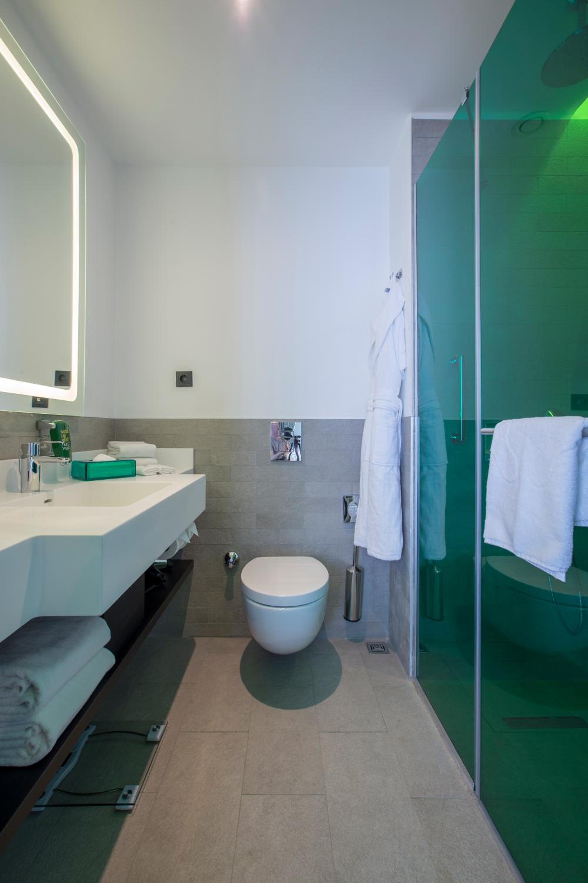 Superior Guest Room thumbnail 5