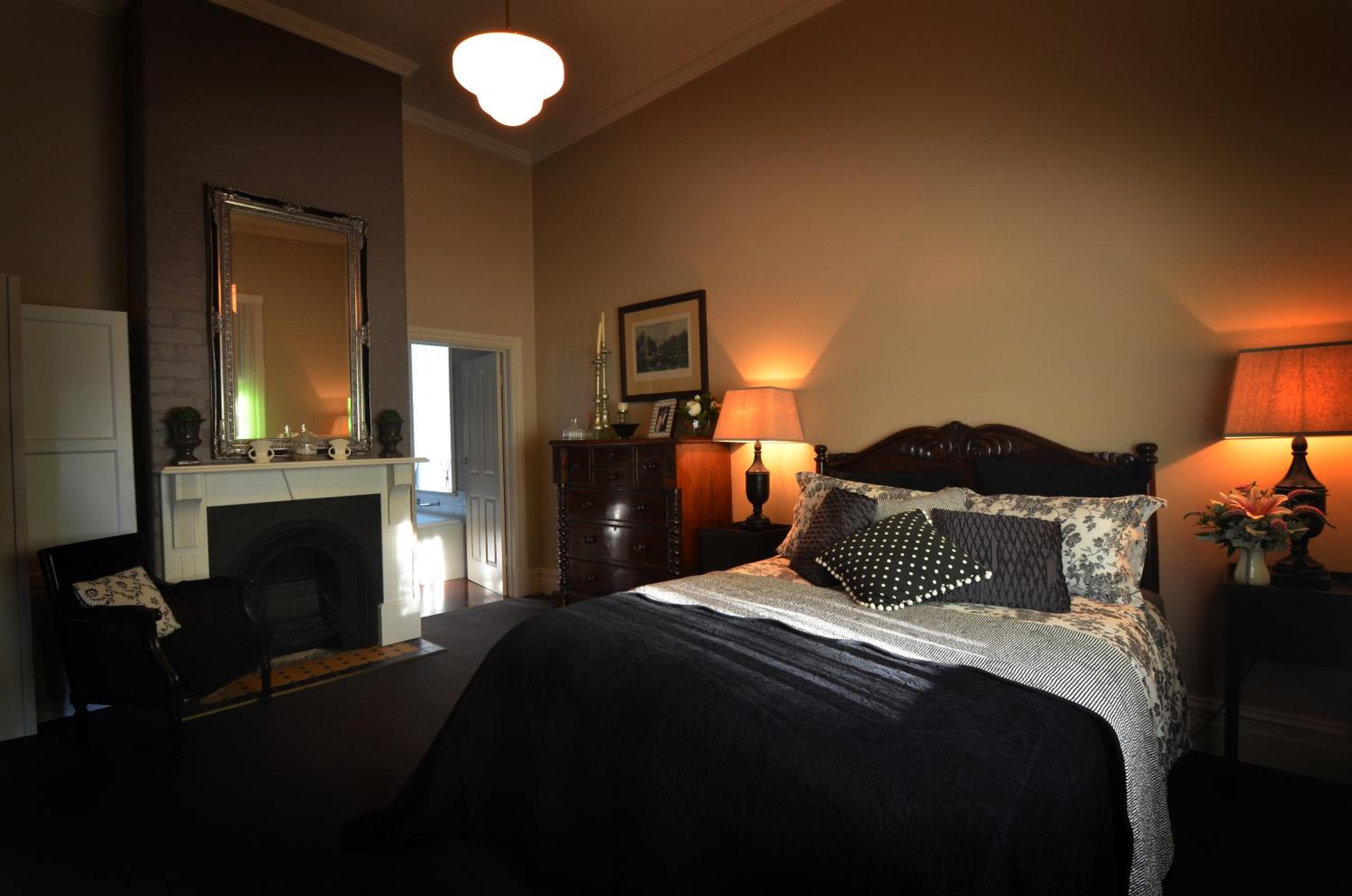 Deluxe Queen Suite photo 1