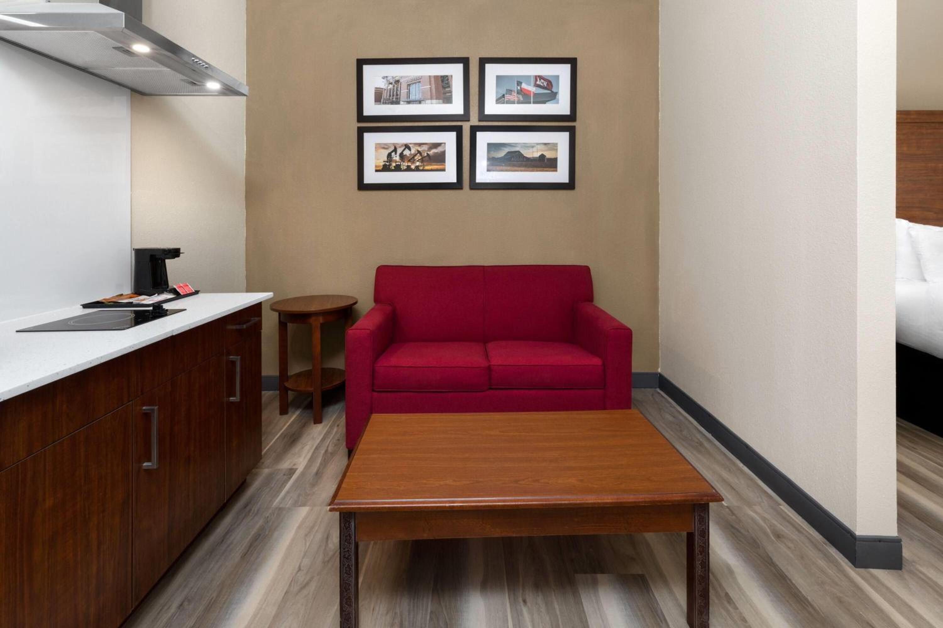King Suite with Roll In Shower and Kitchenette - Mobility Accessible/Non-Smoking photo 2