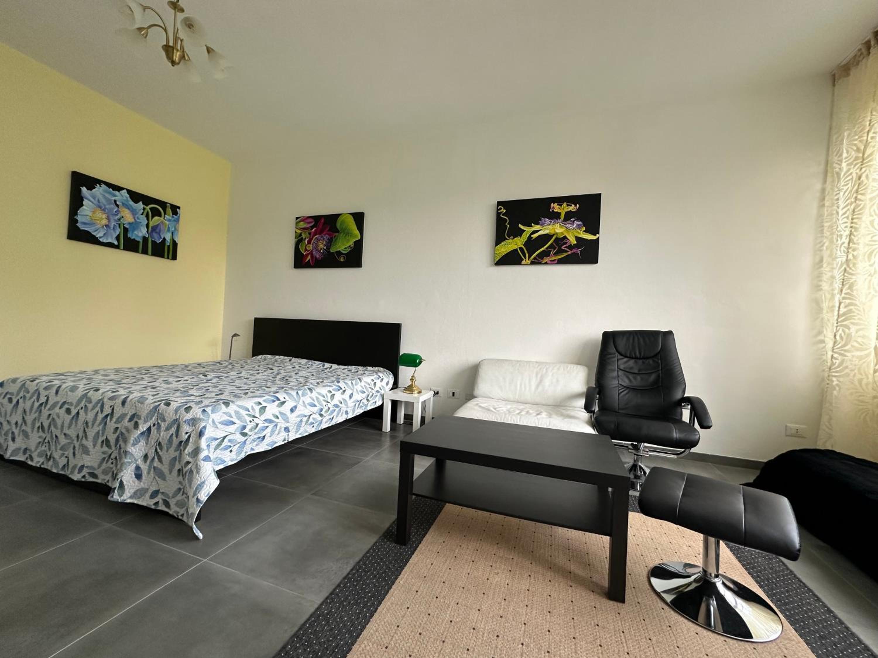 Deluxe Double Room with Balcony photo 3