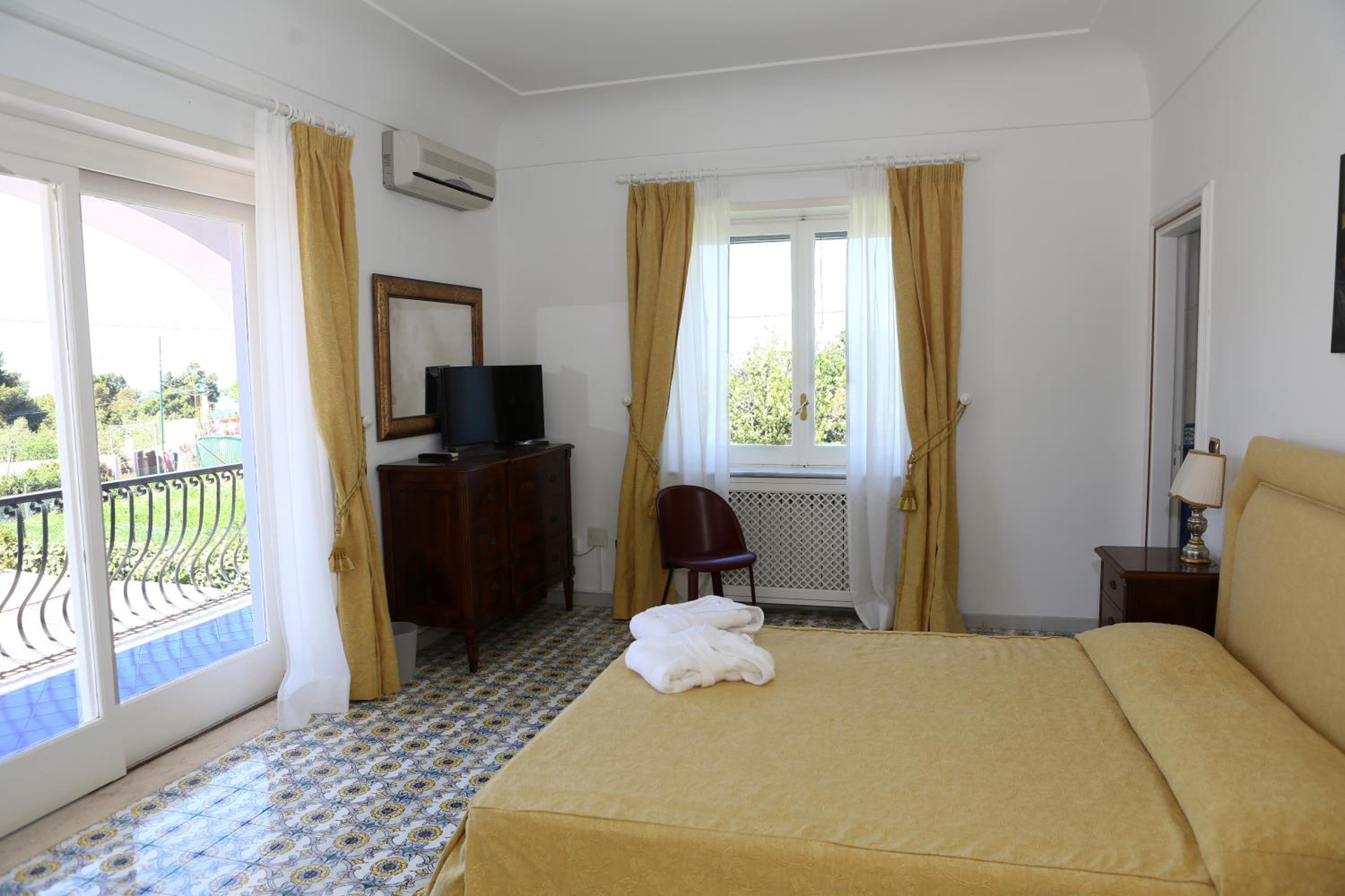 Double Room with Private Bathroom - Photo 1