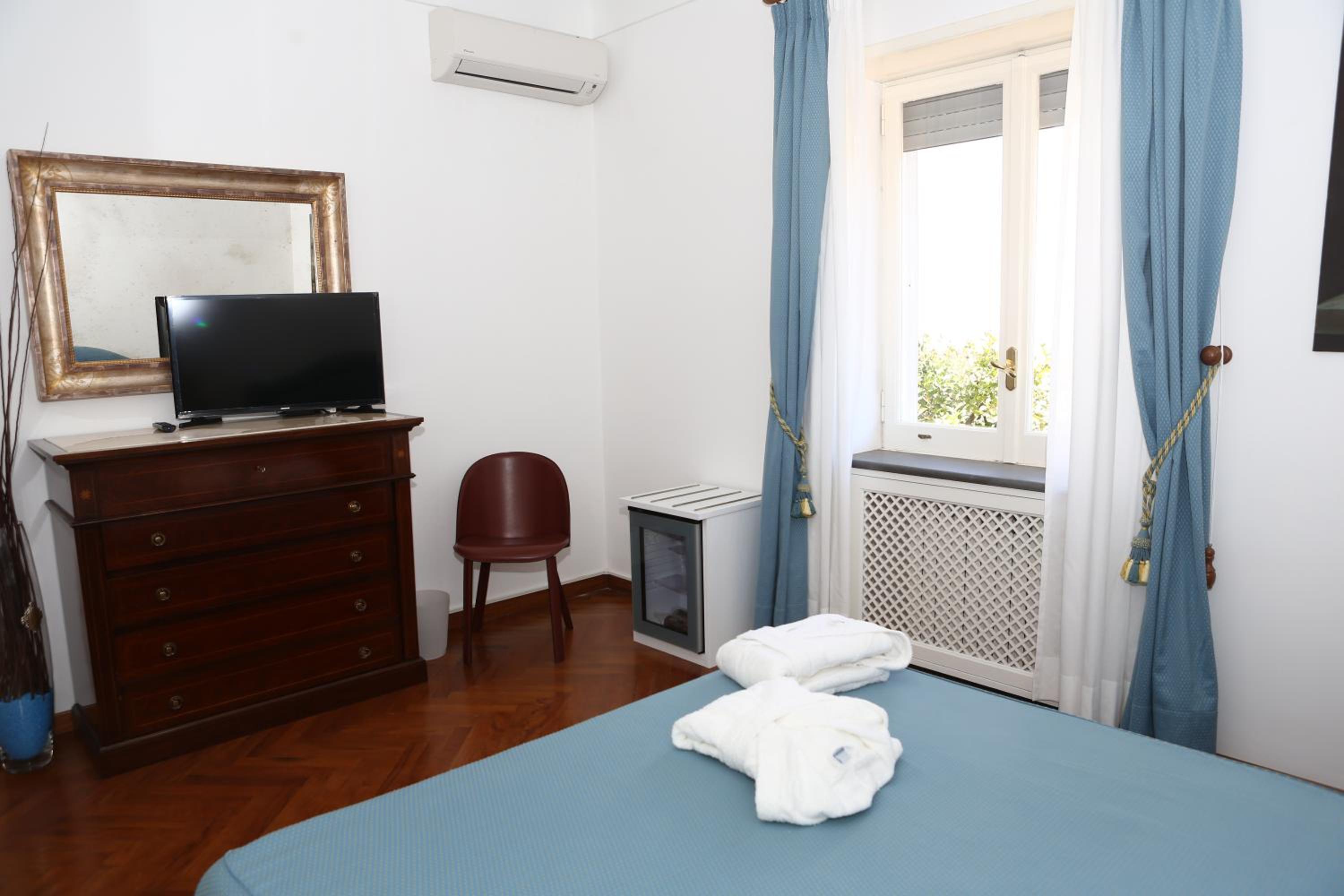 Double Room - Photo 1