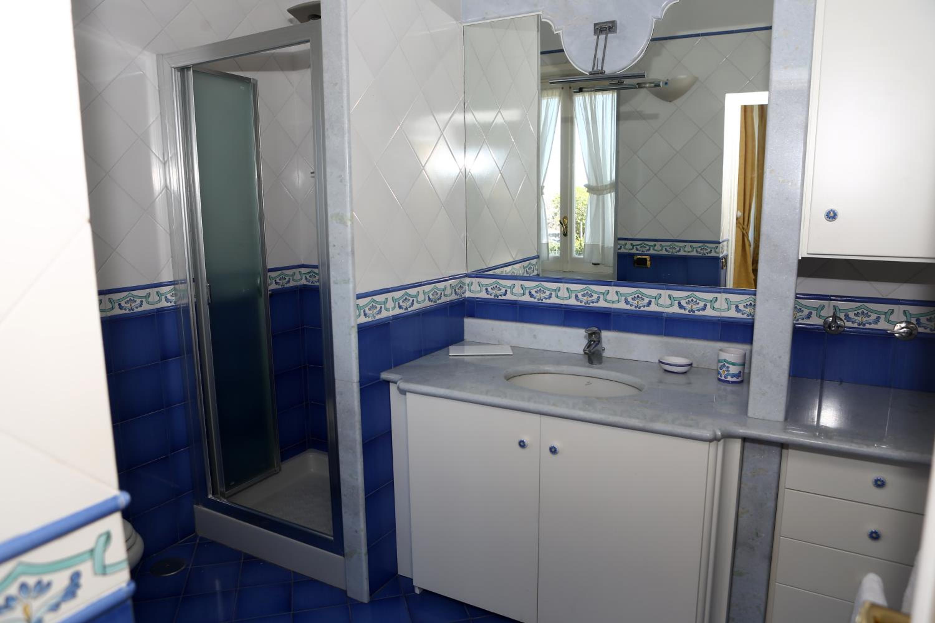 Double Room with Private Bathroom - Photo 2