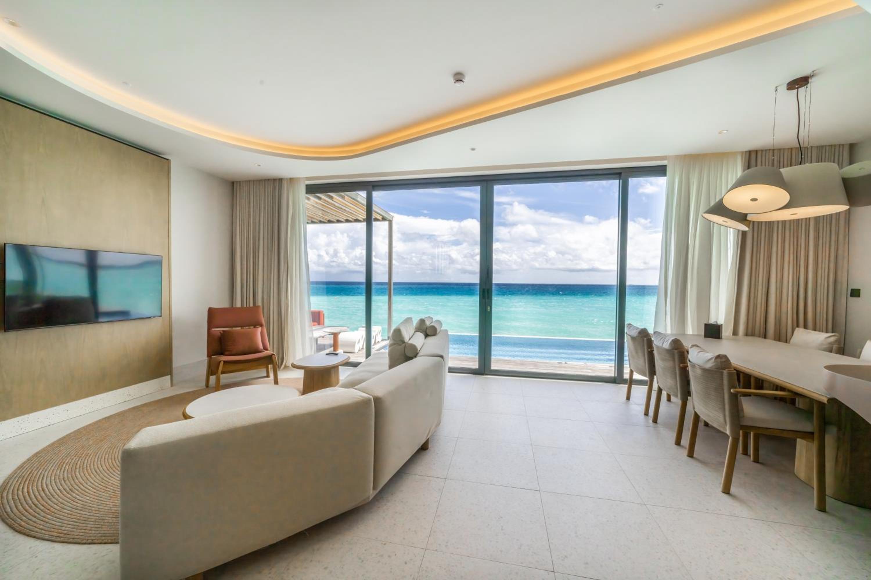 Three-Bedroom Ocean Water Pool Atelier