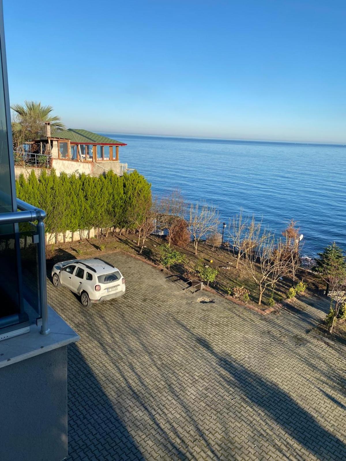 Three-Bedroom Apartment with Sea View photo 2