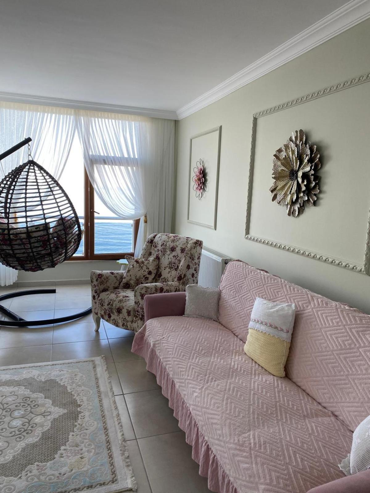Three-Bedroom Apartment with Sea View photo 1