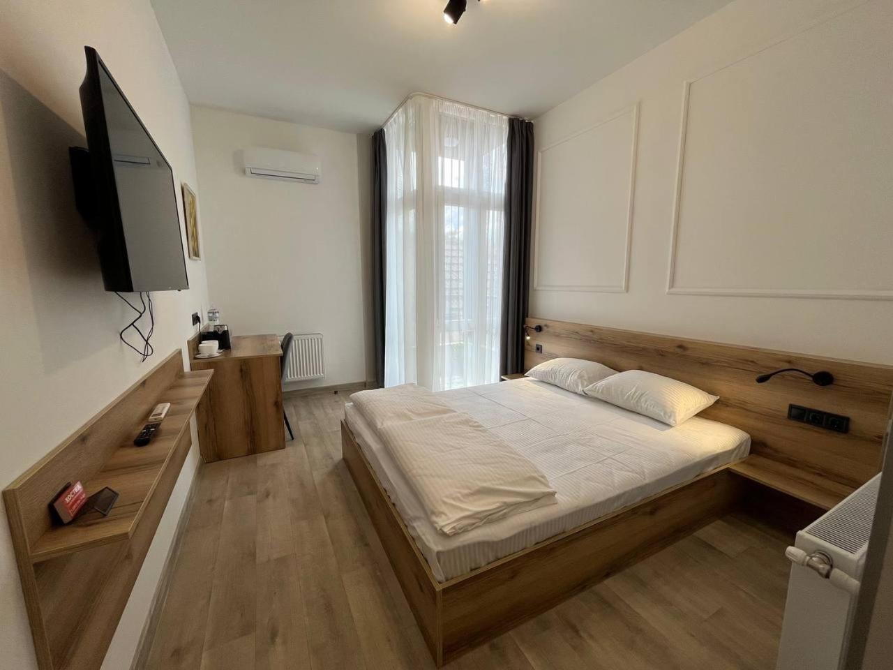 Deluxe Double Room with Bath photo 1