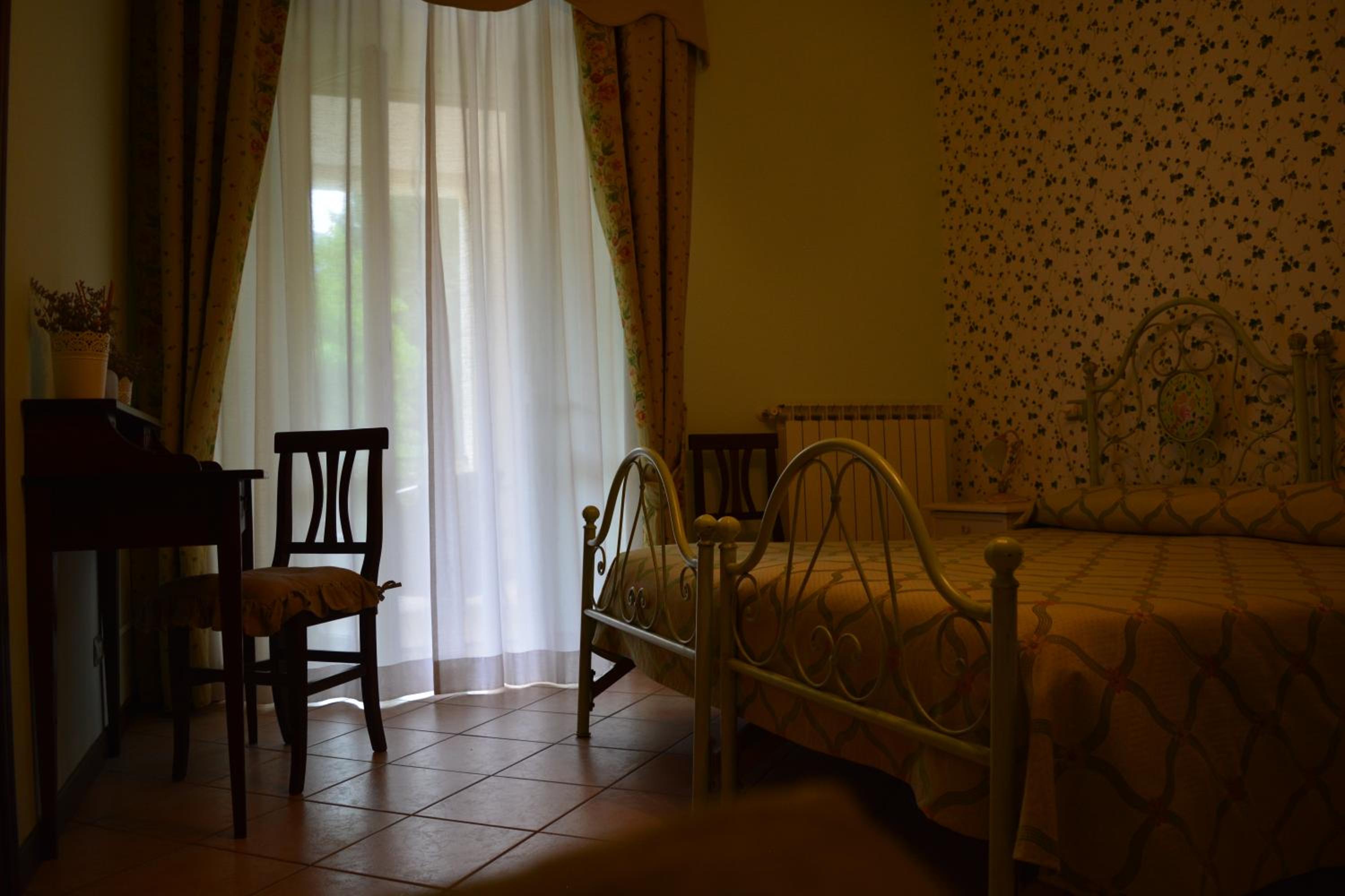 Double Room with Terrace - Photo 3