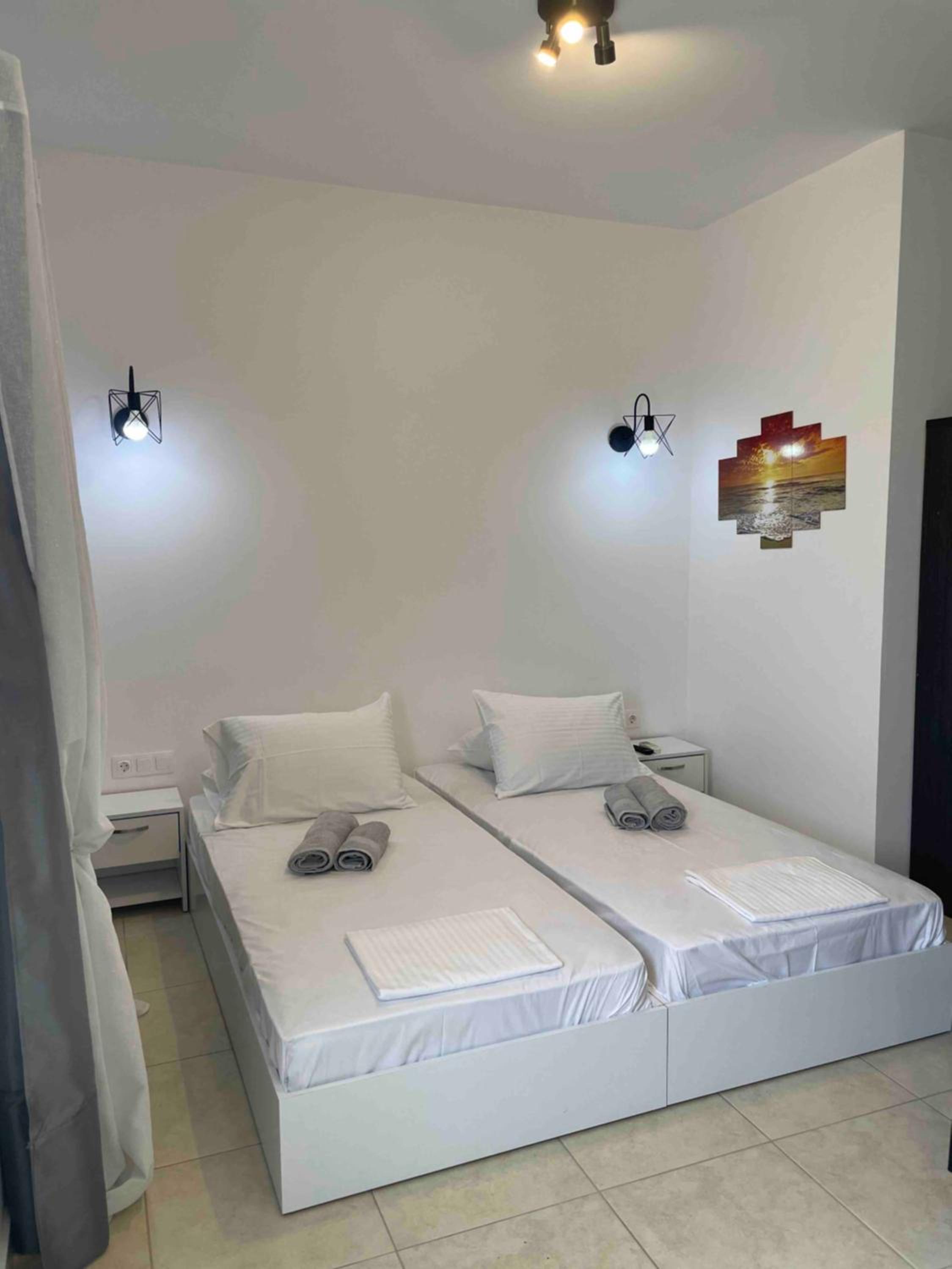 One-Bedroom House photo 1