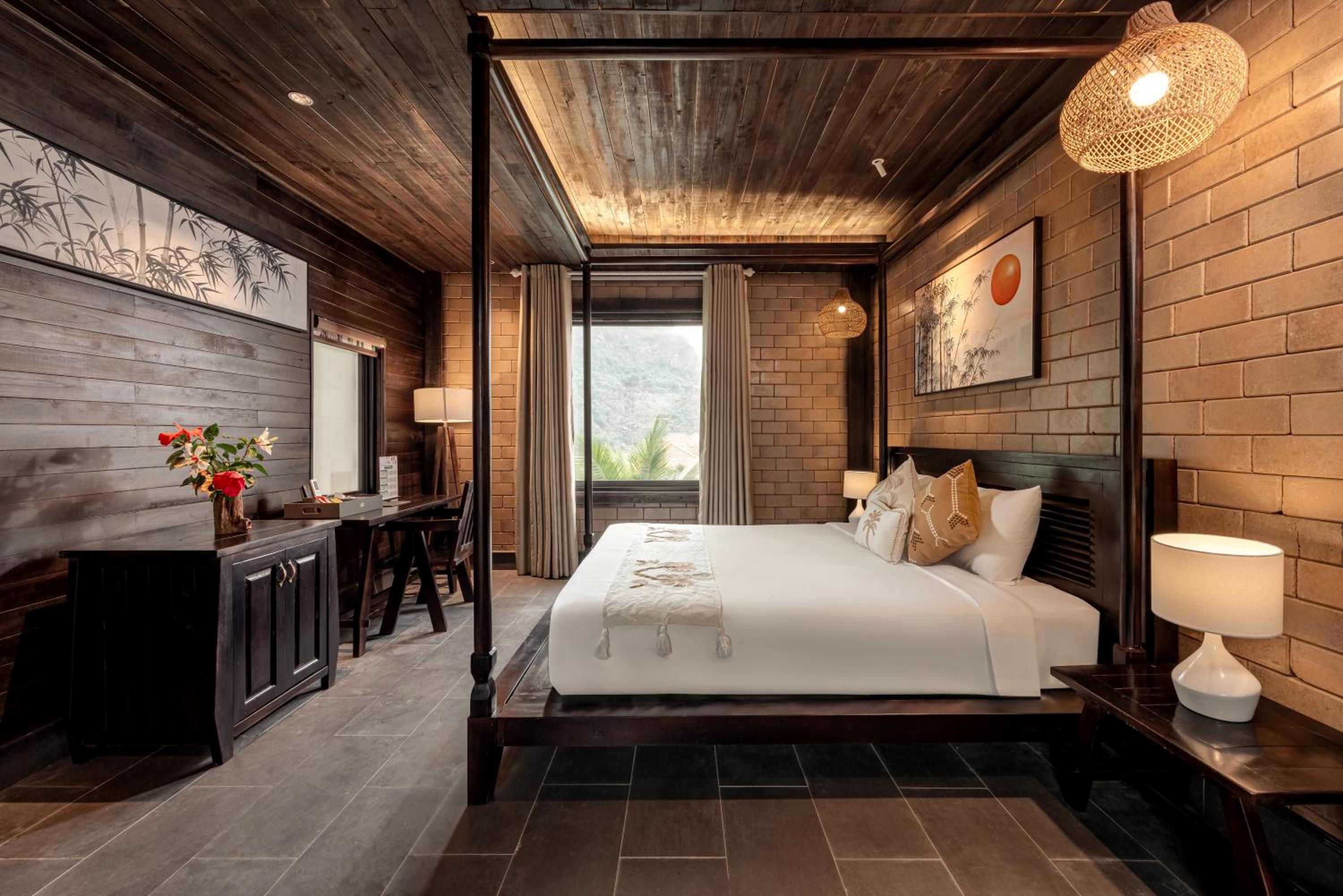 Suite with Mountain View