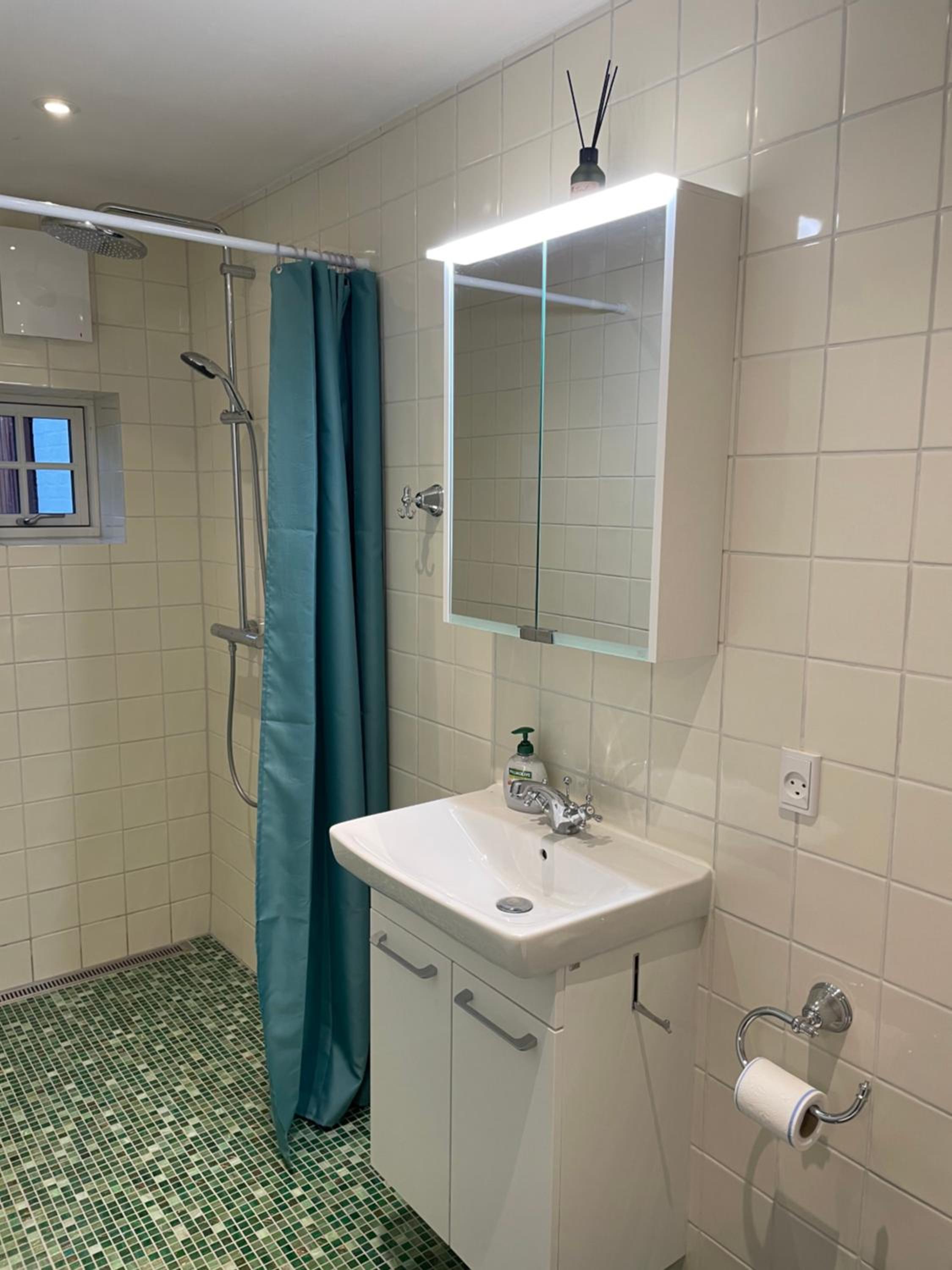 Single Room with Bathroom photo 2