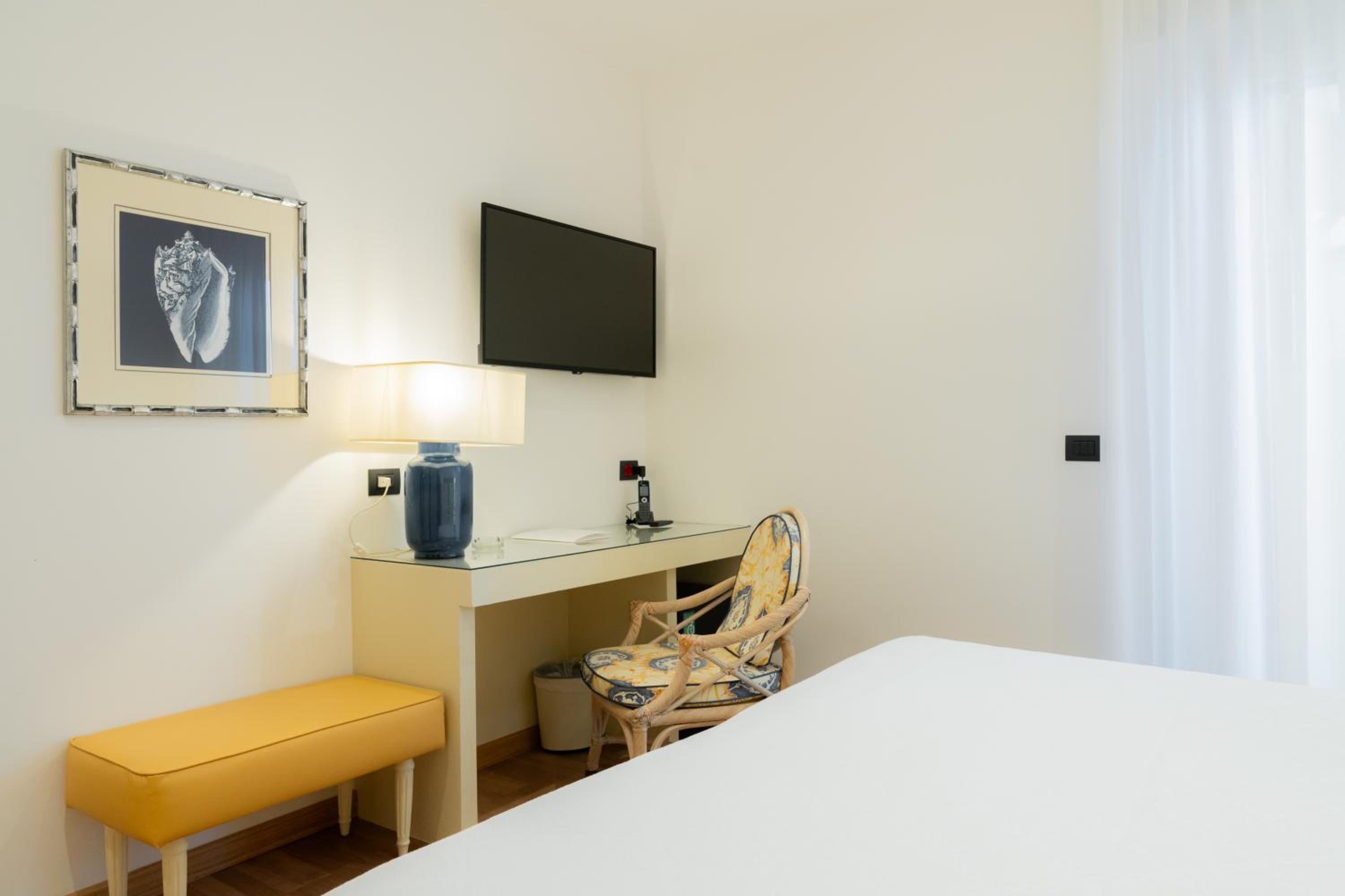 Superior Double or Twin Room - Photo 8