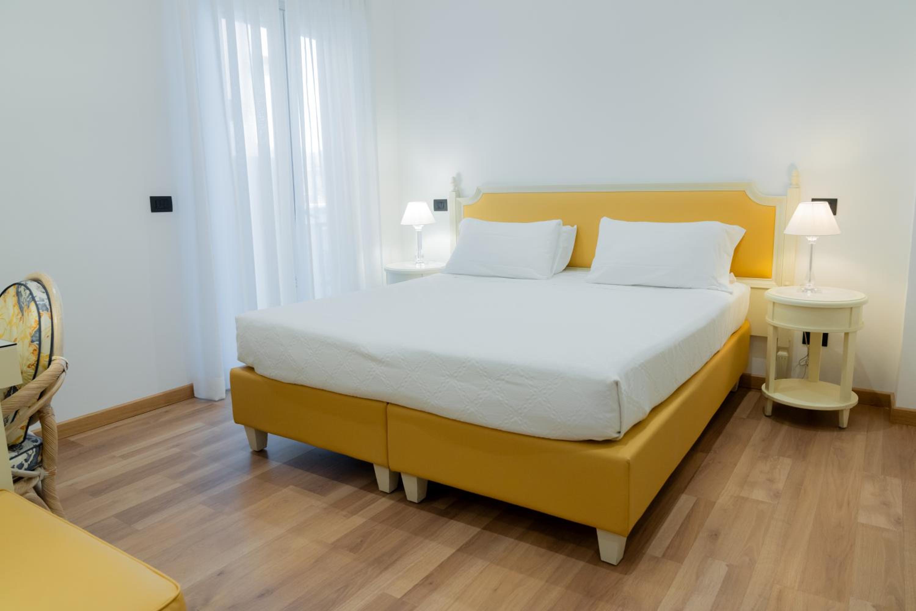 Superior Double or Twin Room - Photo 9