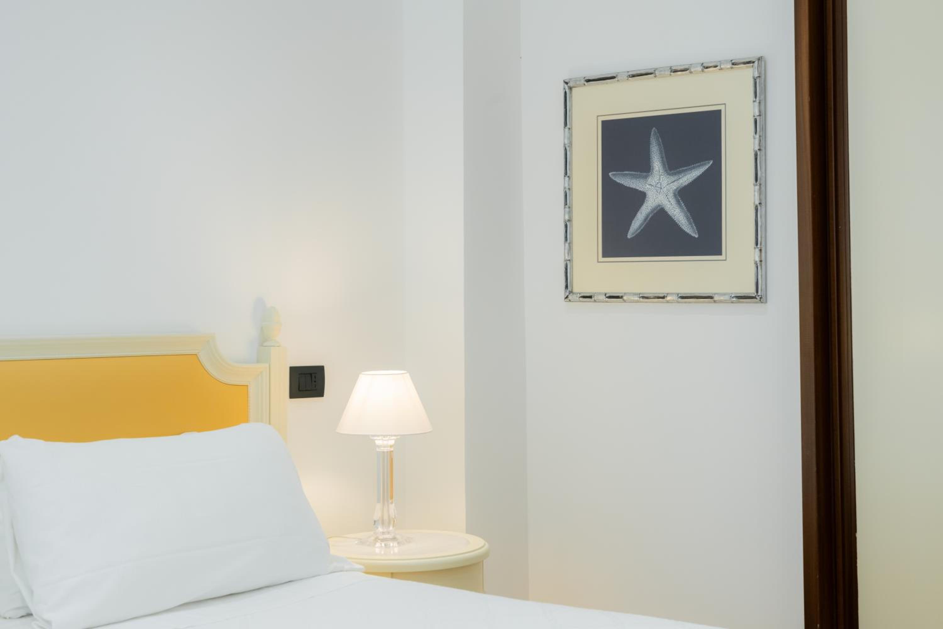 Superior Double or Twin Room - Photo 11
