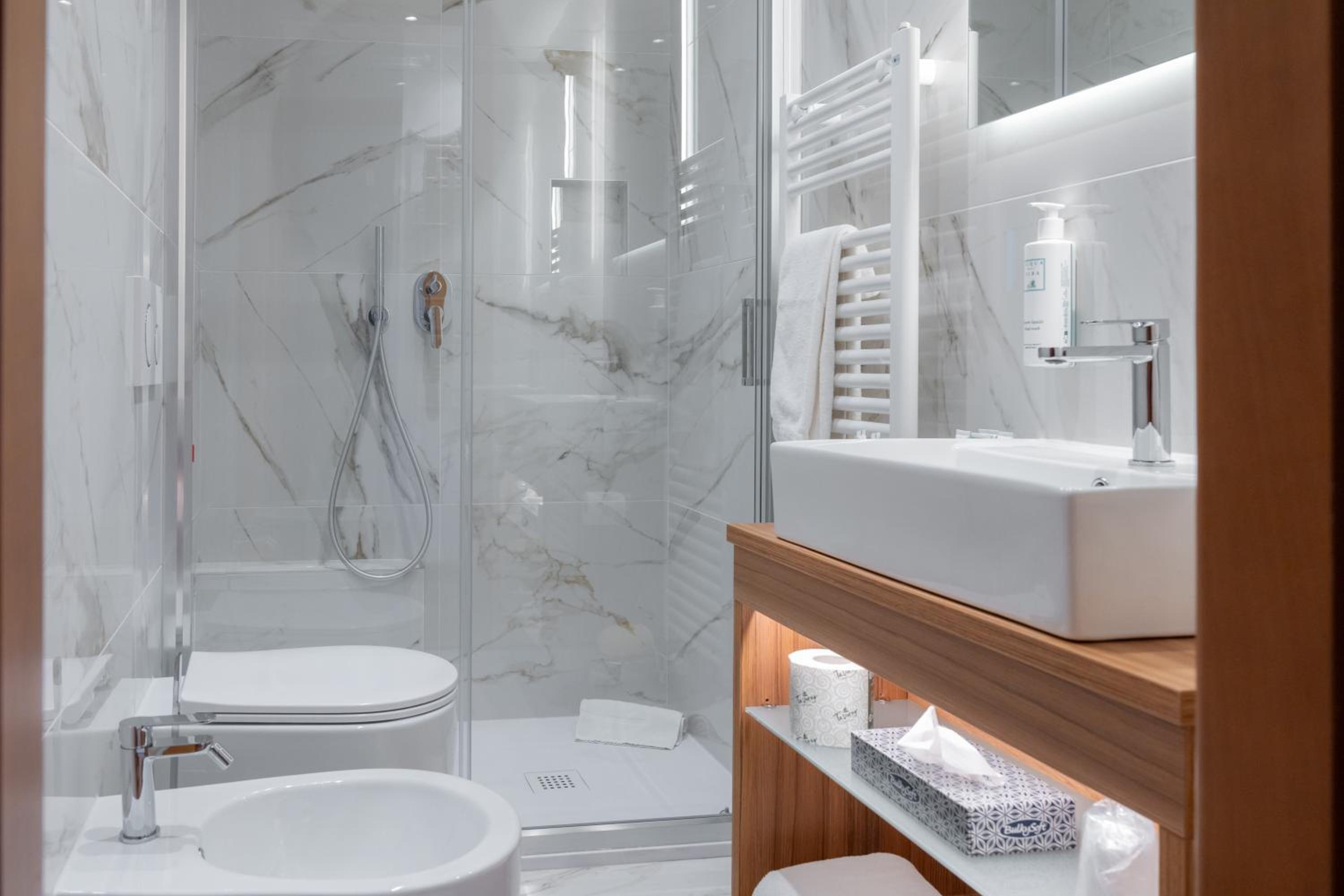 Superior Double or Twin Room - Photo 12